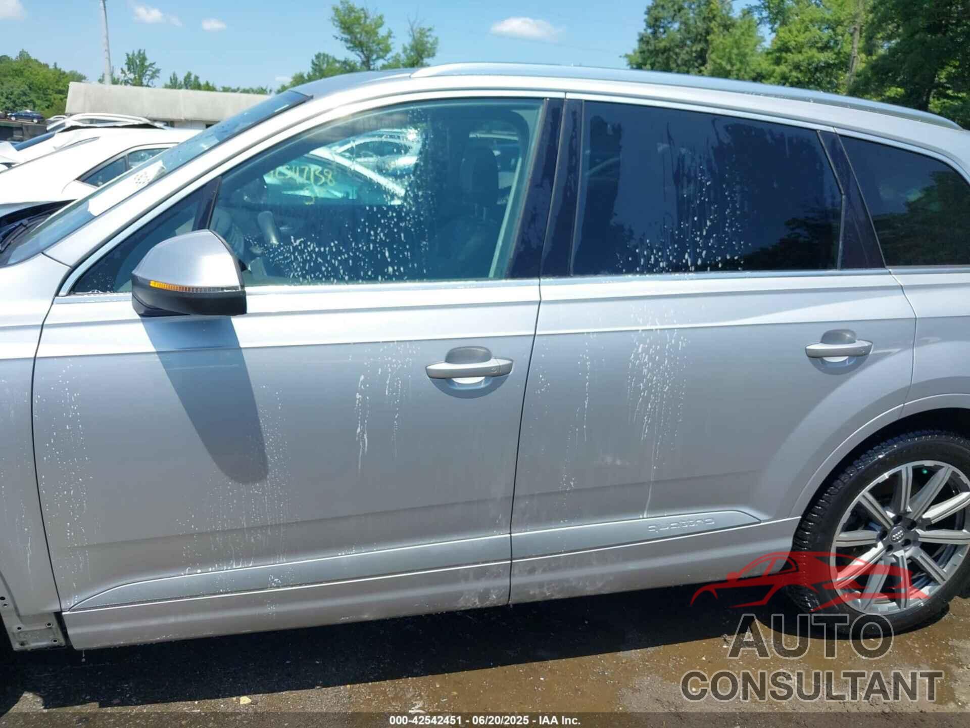 AUDI Q7 2018 - WA1LHAF74JD015170