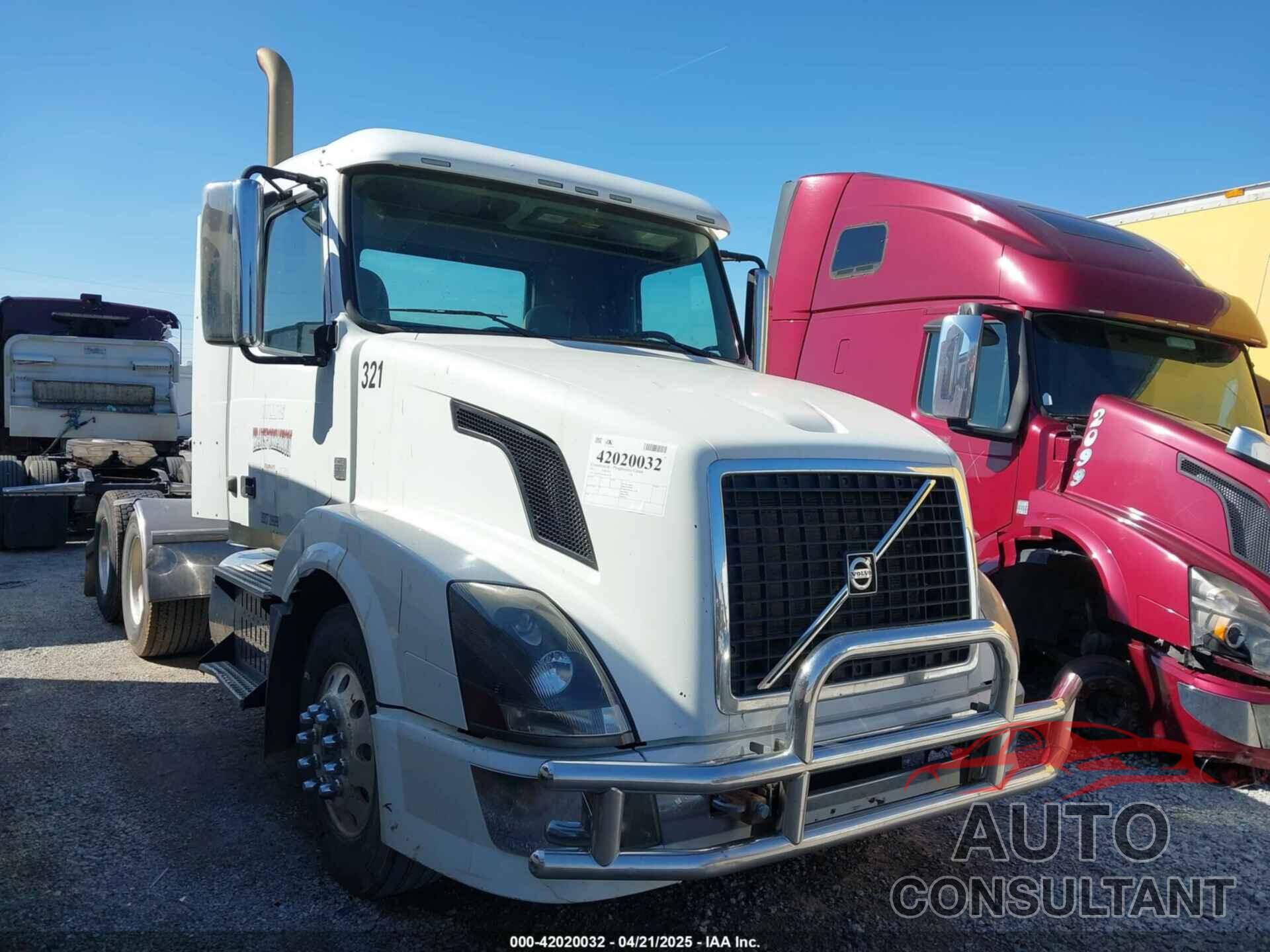 VOLVO VN 2011 - 4V4NC9EH3BN531378