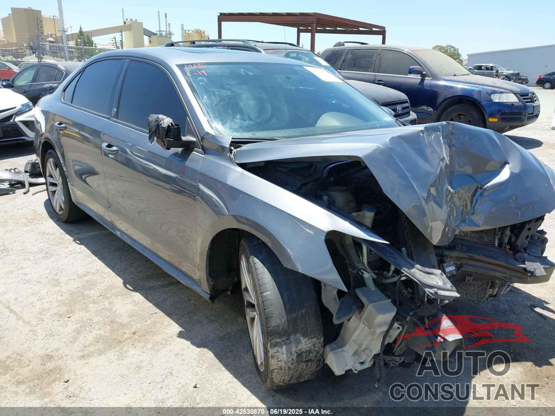 VOLKSWAGEN PASSAT 2019 - 1VWLA7A36KC014494