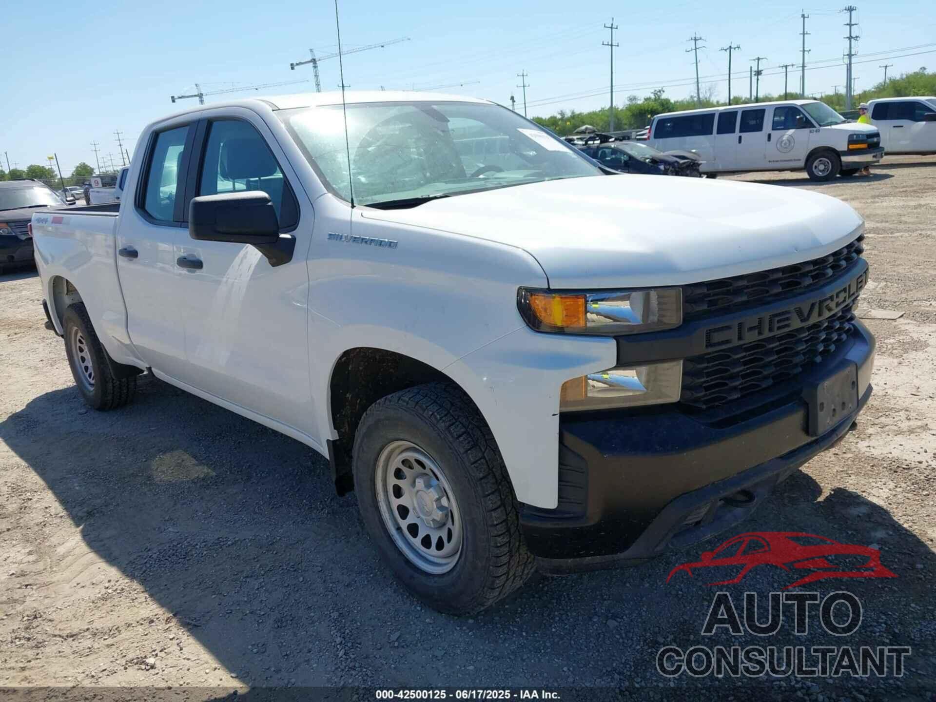 CHEVROLET SILVERADO 1500 2021 - 1GCRYAEF1MZ218873