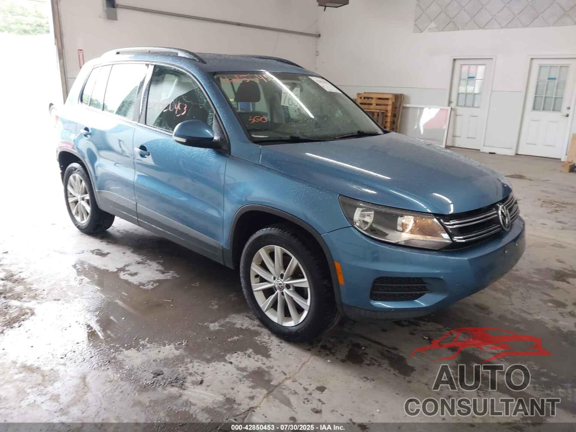 VOLKSWAGEN TIGUAN 2017 - WVGBV7AX0HK050455