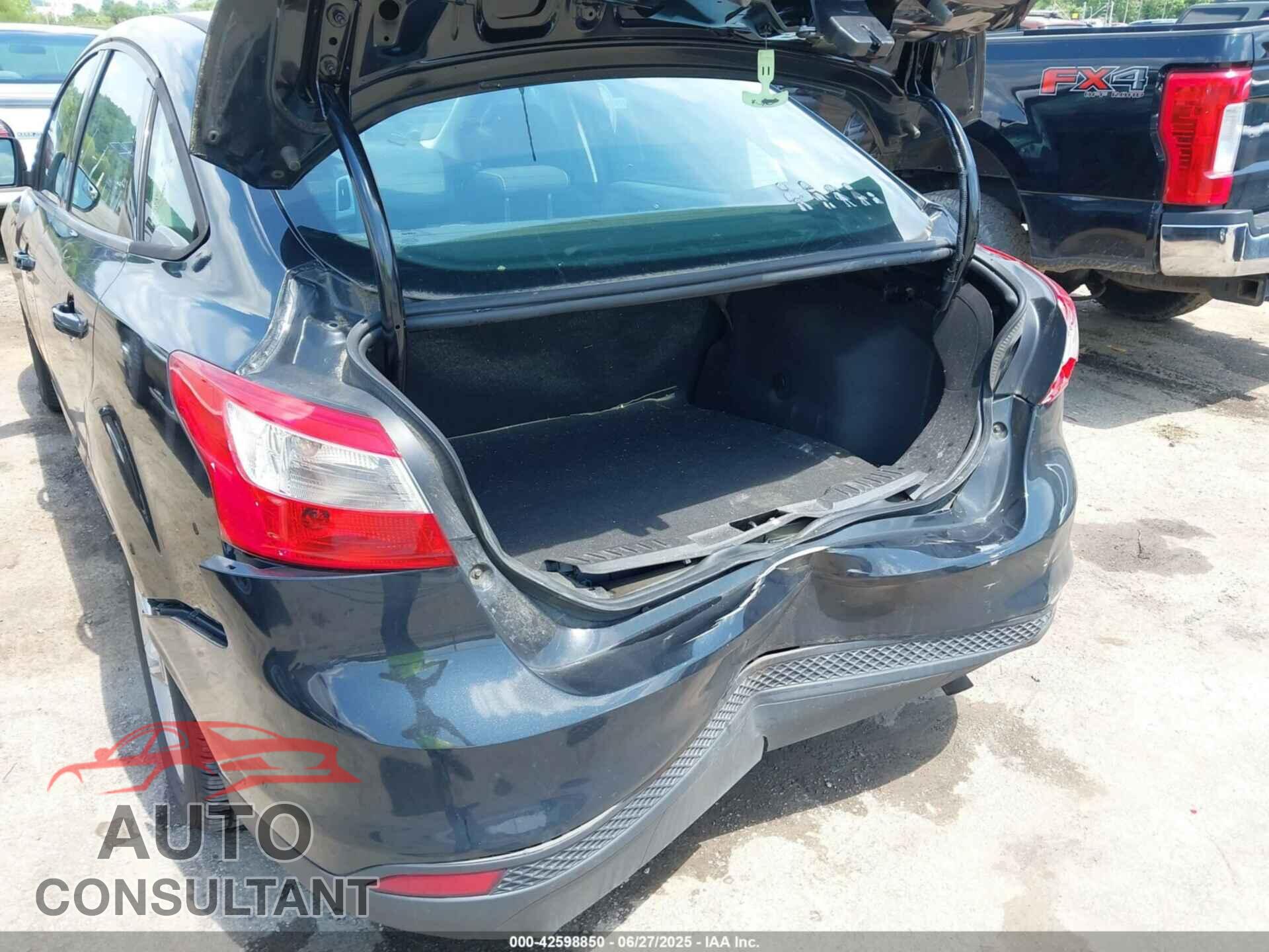 FORD FOCUS 2014 - 1FADP3F23EL427210