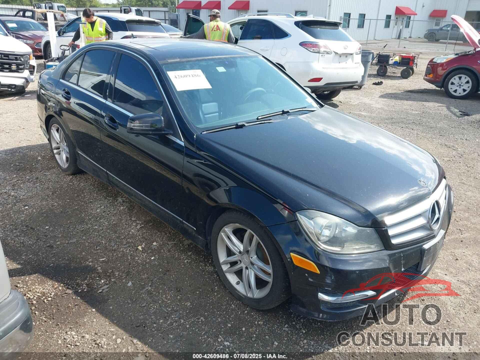 MERCEDES-BENZ C 250 2013 - WDDGF4HB5DR275526