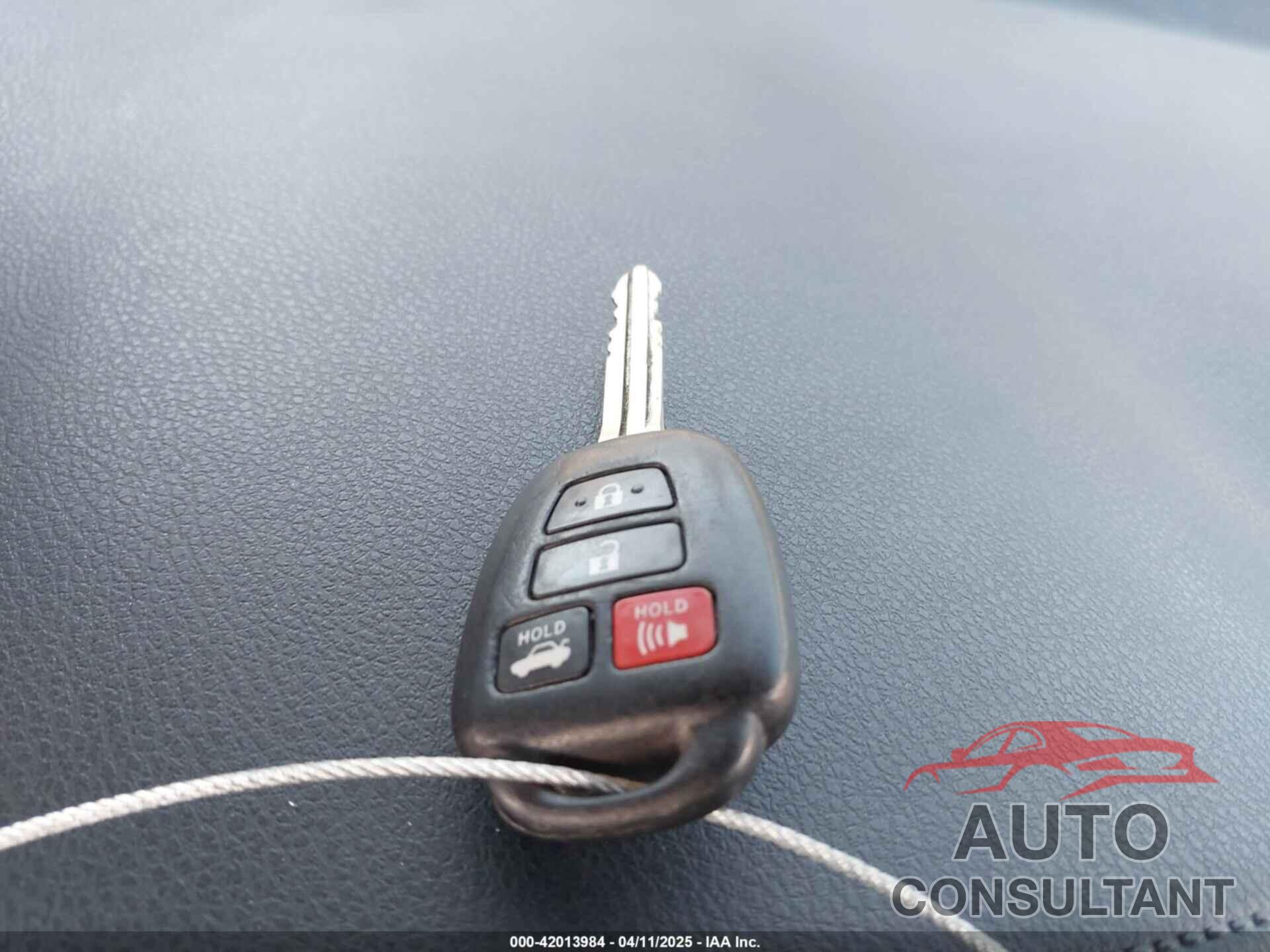TOYOTA COROLLA 2018 - 5YFBURHE6JP760619