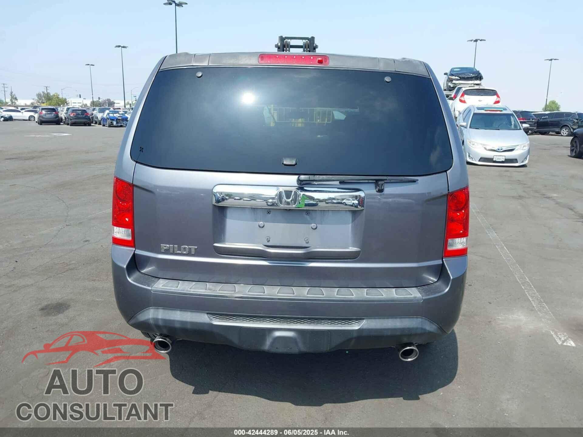 HONDA PILOT 2015 - 5FNYF3H50FB004689