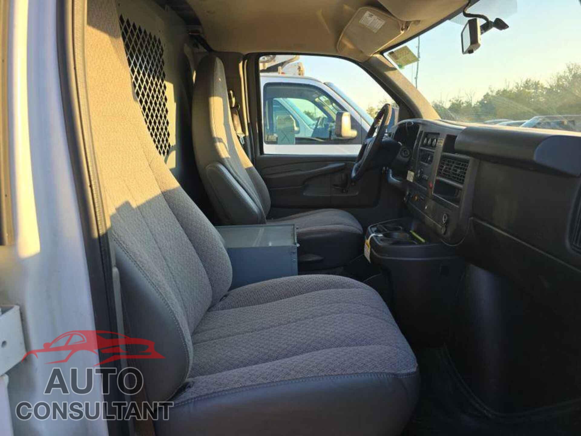 CHEVROLET EXPRESS G1500 2013 - 1GCSGAFX2D1133146