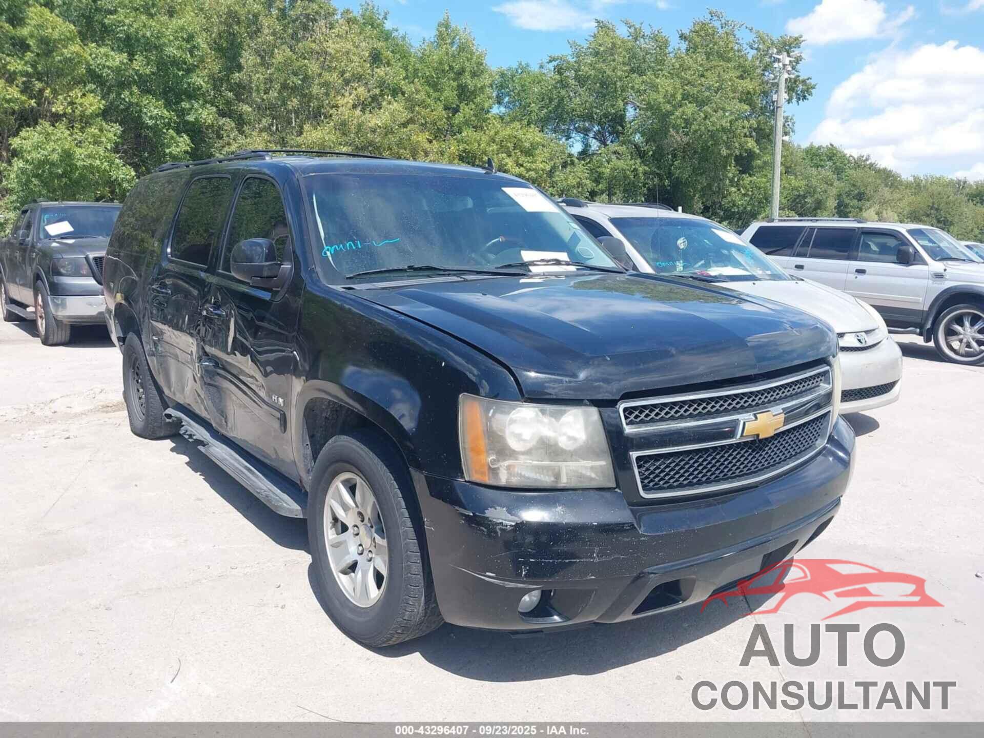 CHEVROLET SUBURBAN 1500 2013 - 1GNSCJE02DR111382