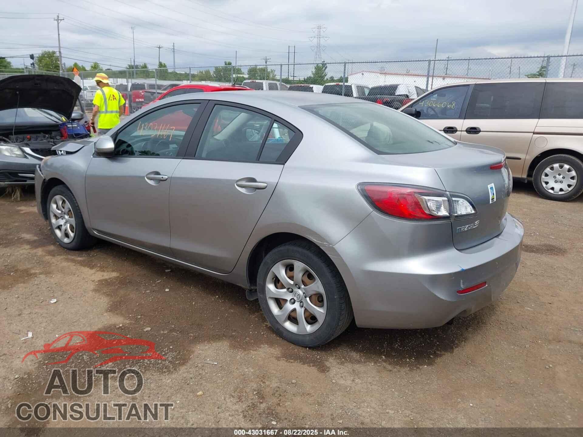 MAZDA MAZDA3 2013 - JM1BL1U76D1845075