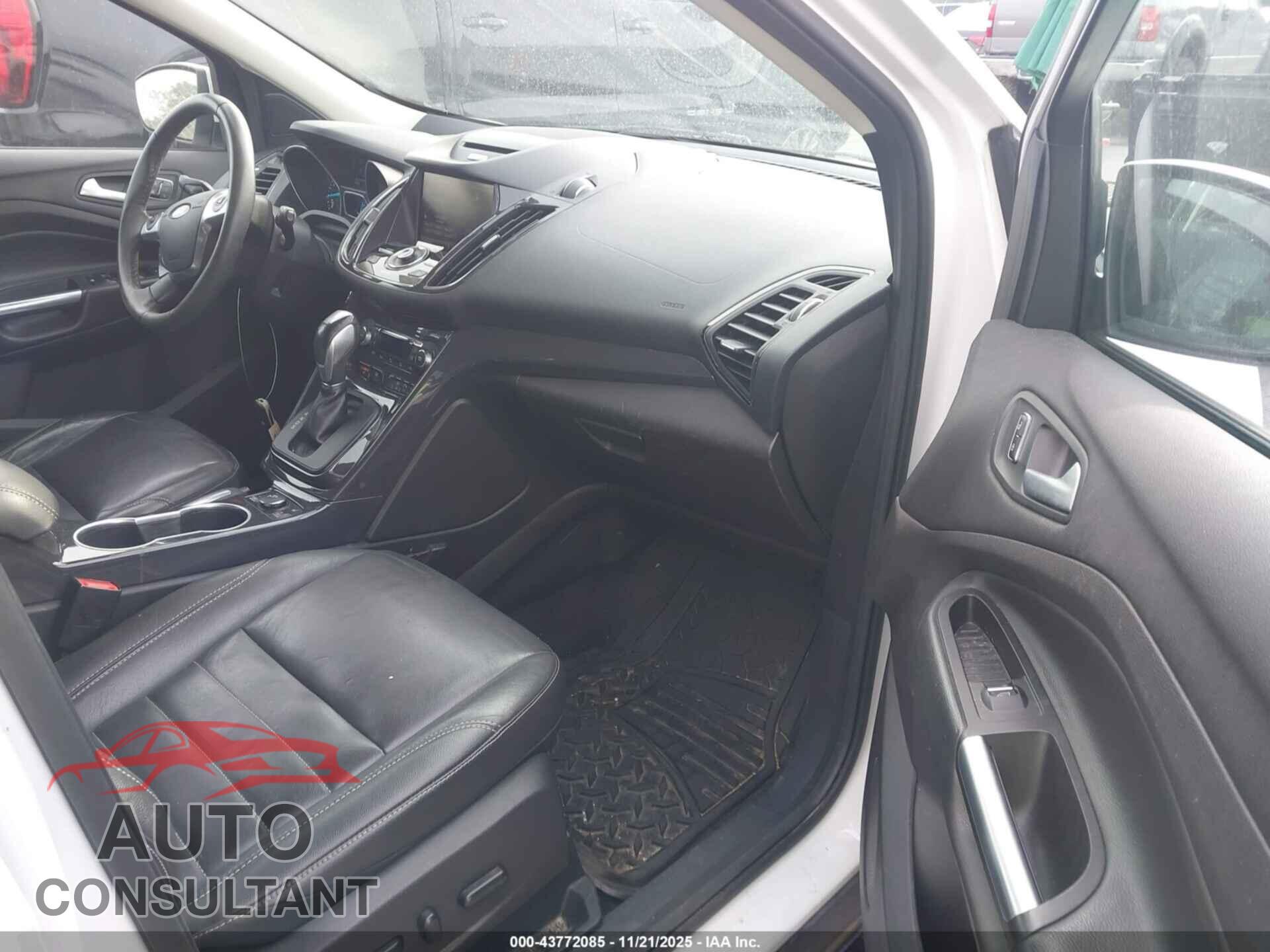 FORD ESCAPE 2015 - 1FMCU9JX9FUC40596