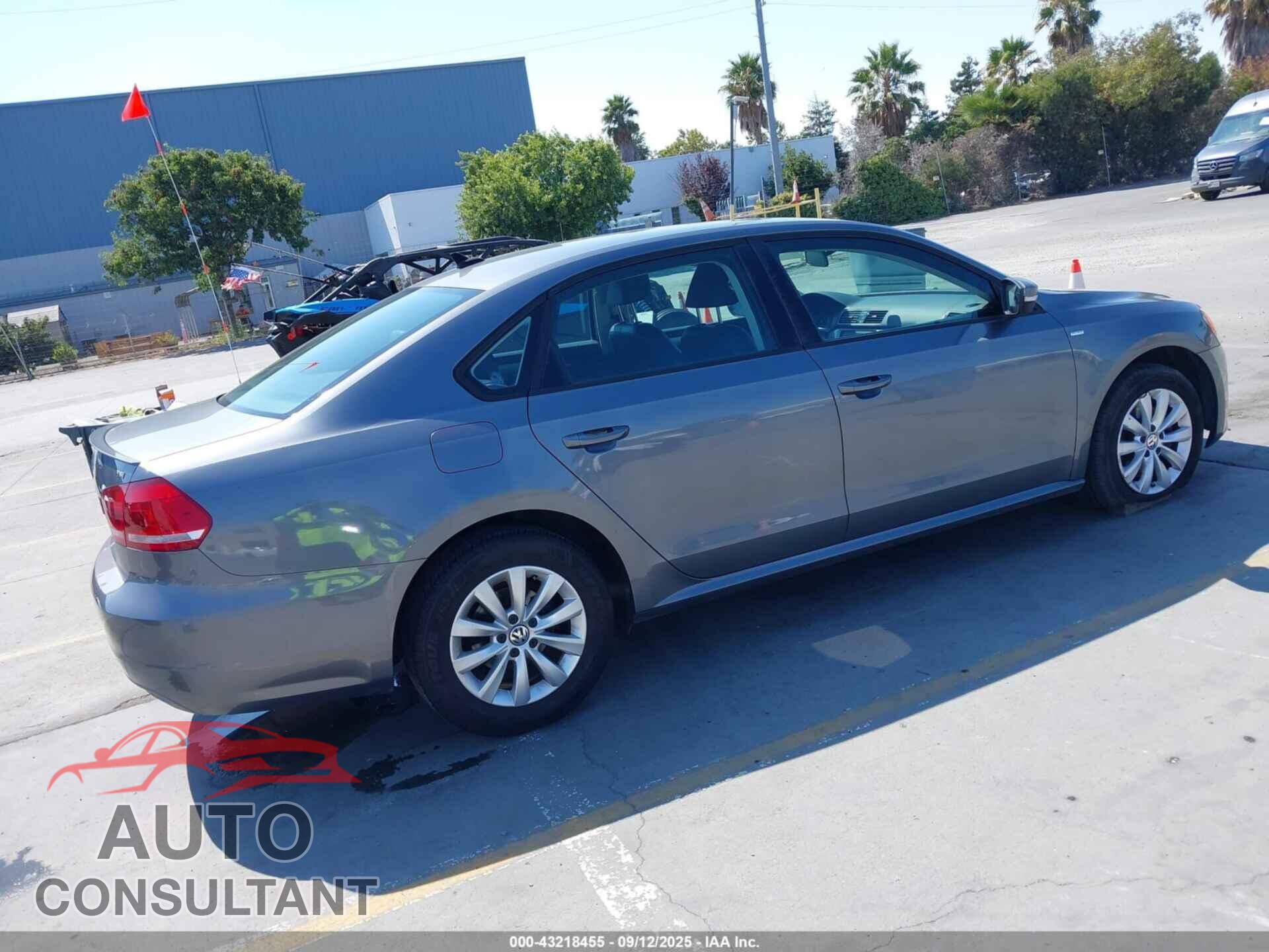 VOLKSWAGEN PASSAT 2014 - 1VWAT7A38EC095827