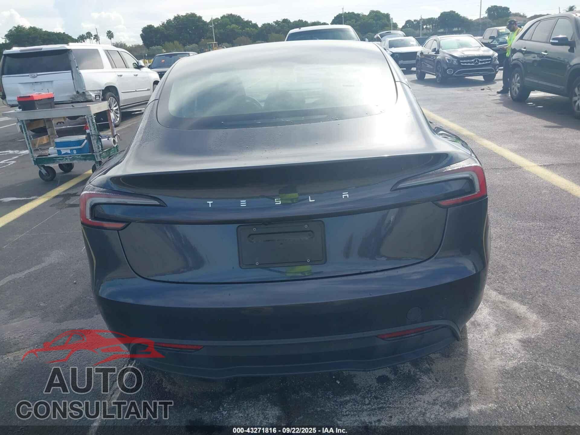 TESLA MODEL 3 2024 - 5YJ3E1EA1RF742864