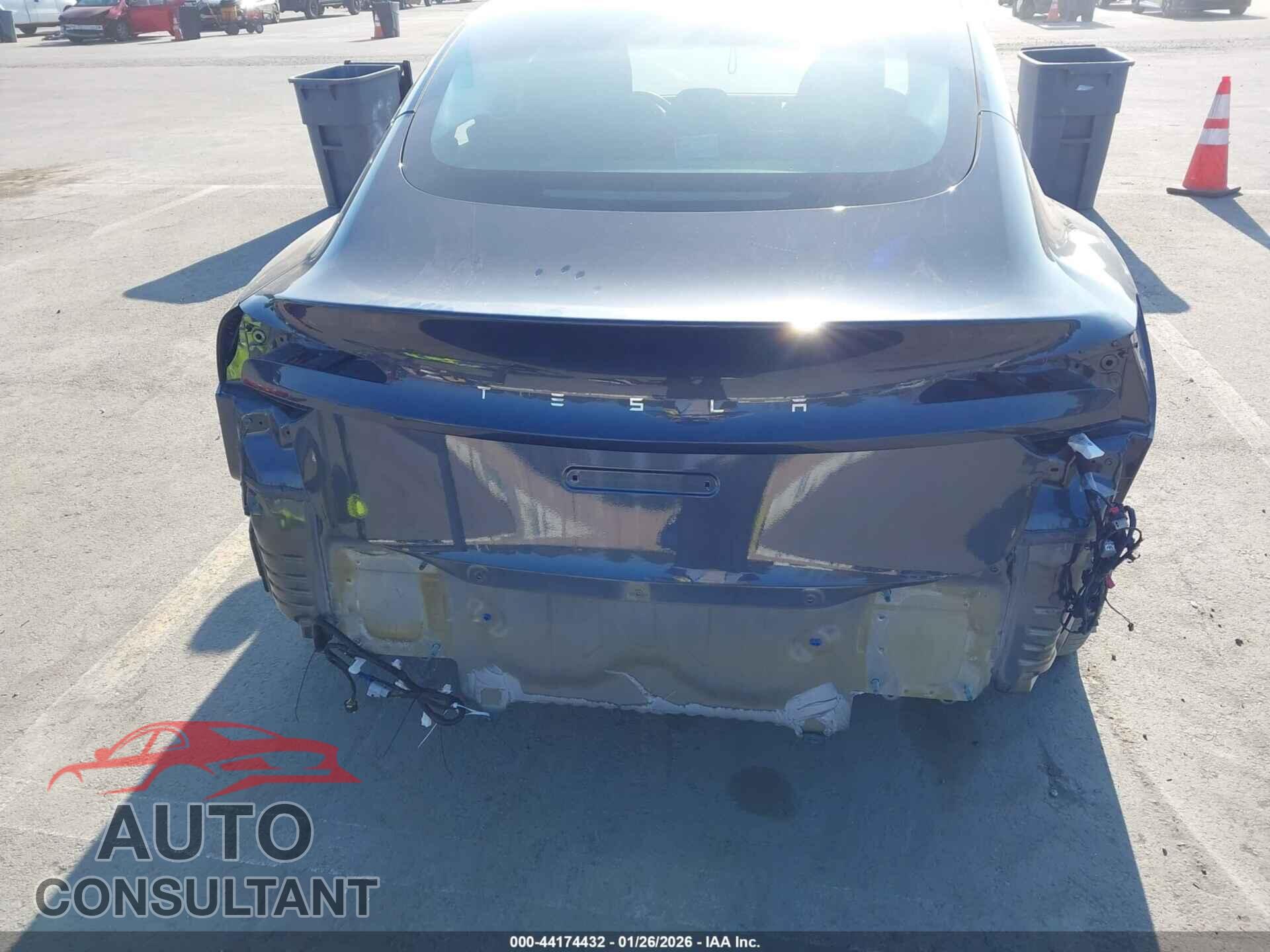 TESLA MODEL 3 2024 - 5YJ3E1EA3RF742798