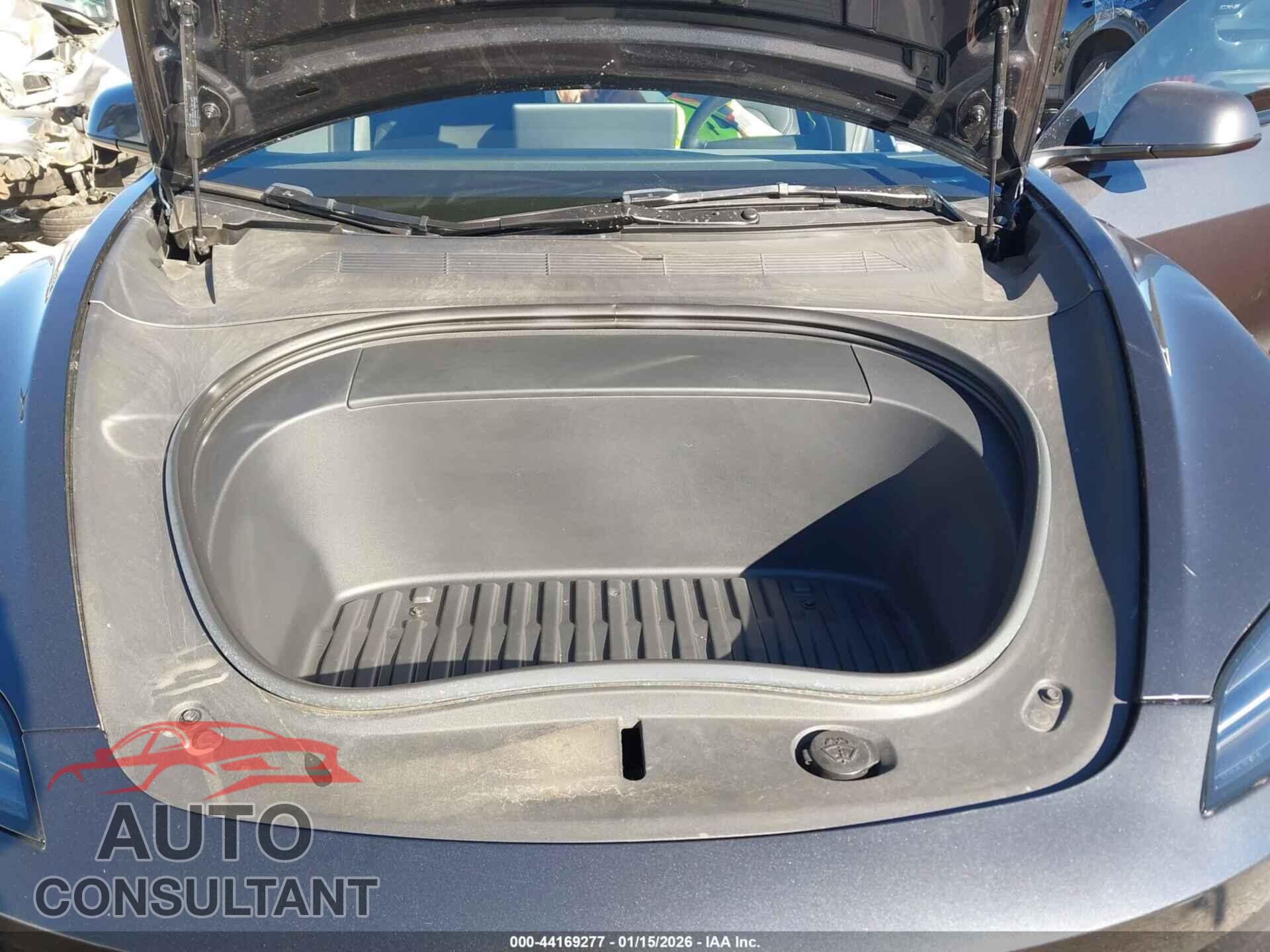 TESLA MODEL 3 2024 - 5YJ3E1EA1RF741245