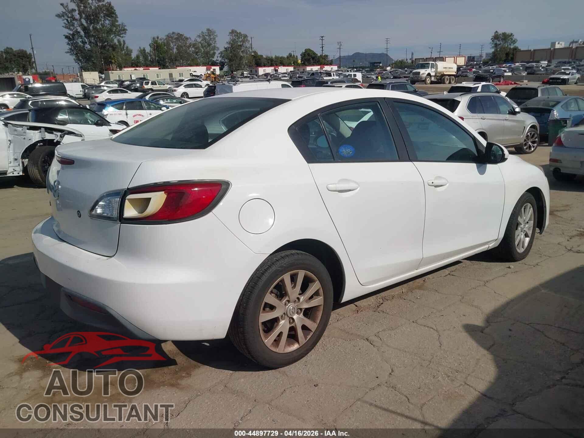MAZDA MAZDA3 2011 - JM1BL1UG4B1490551