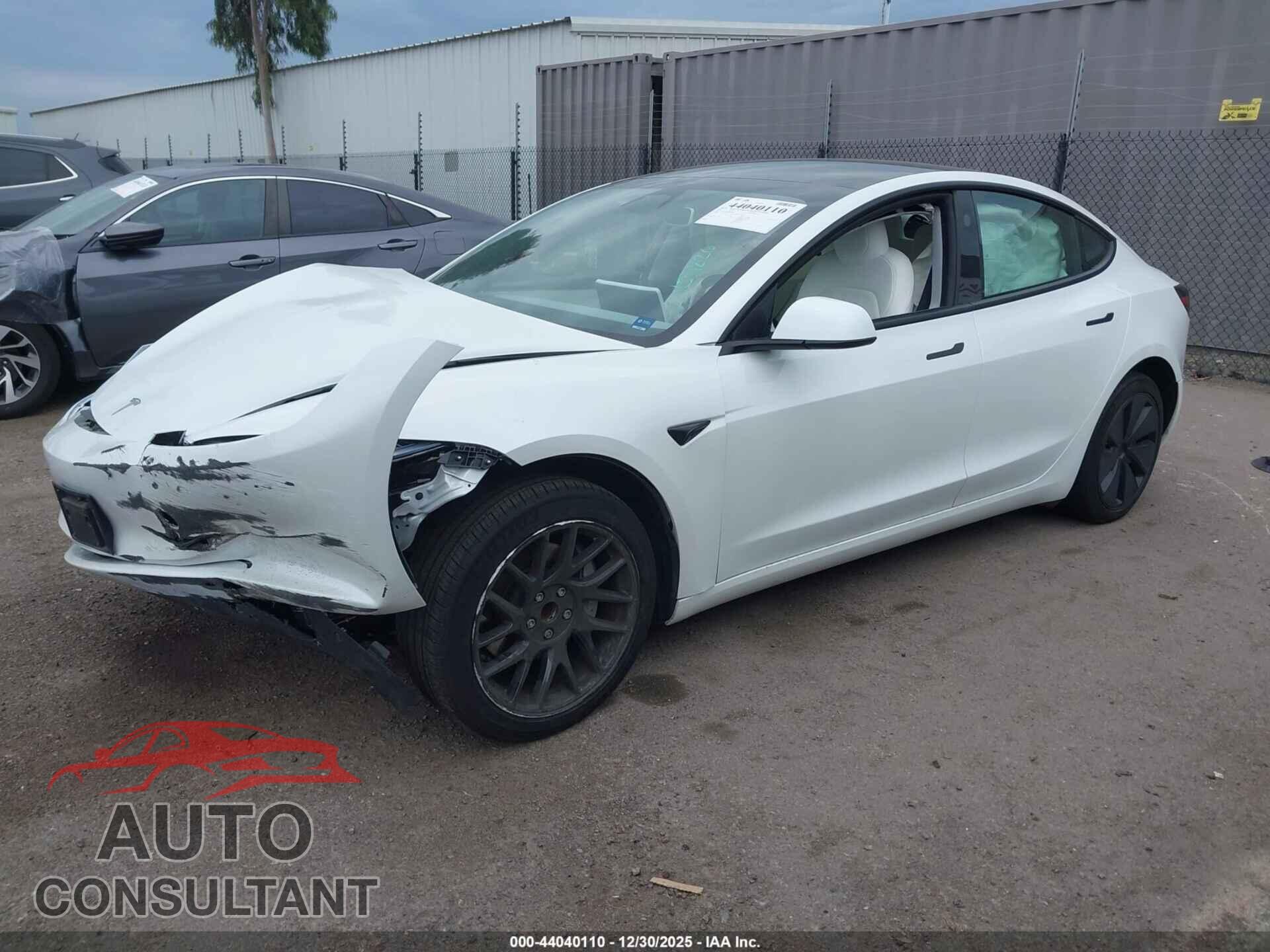 TESLA MODEL 3 2024 - 5YJ3E1EA4RF829108