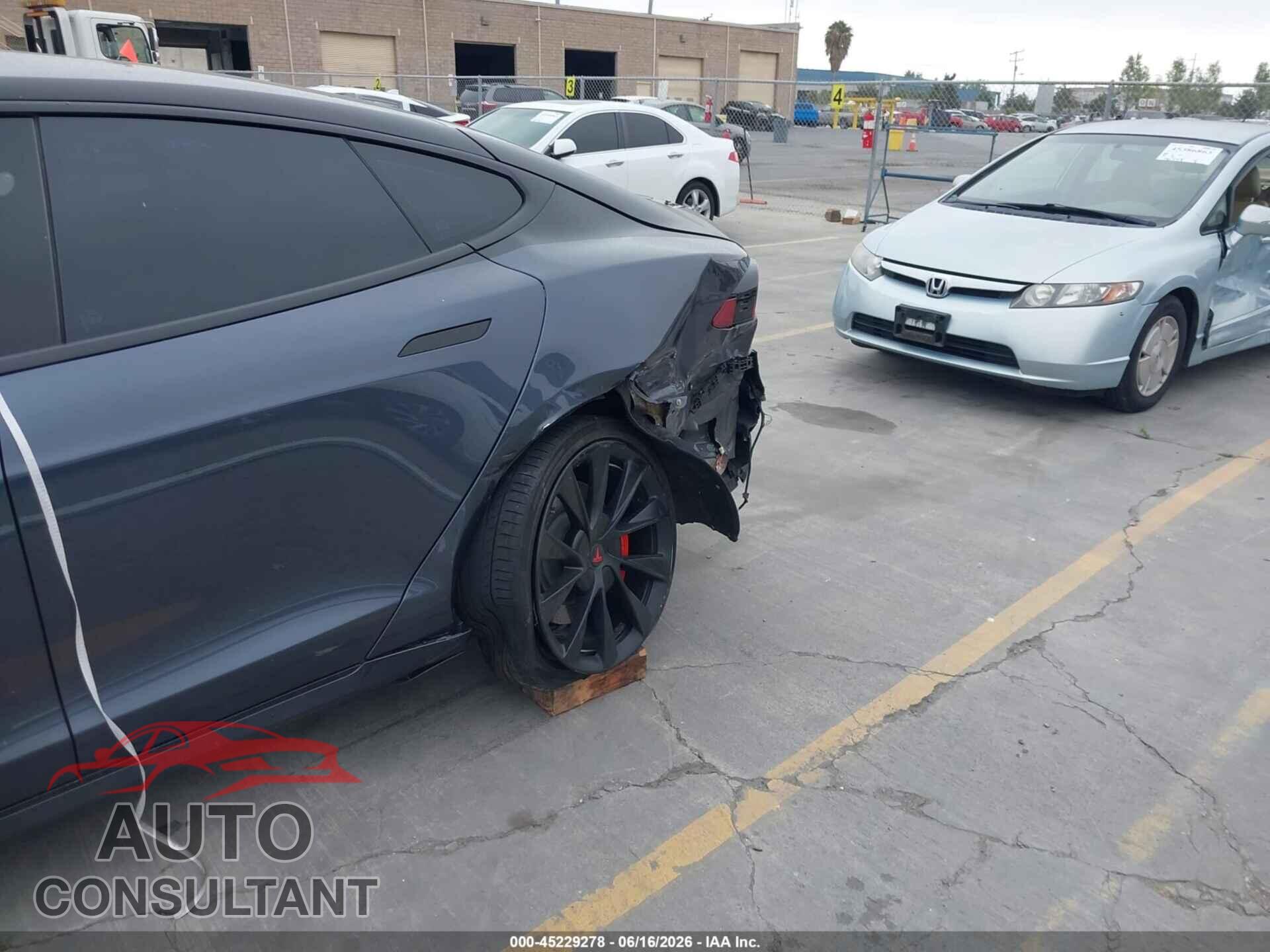 TESLA MODEL S 2018 - 5YJSA1E20JF270001