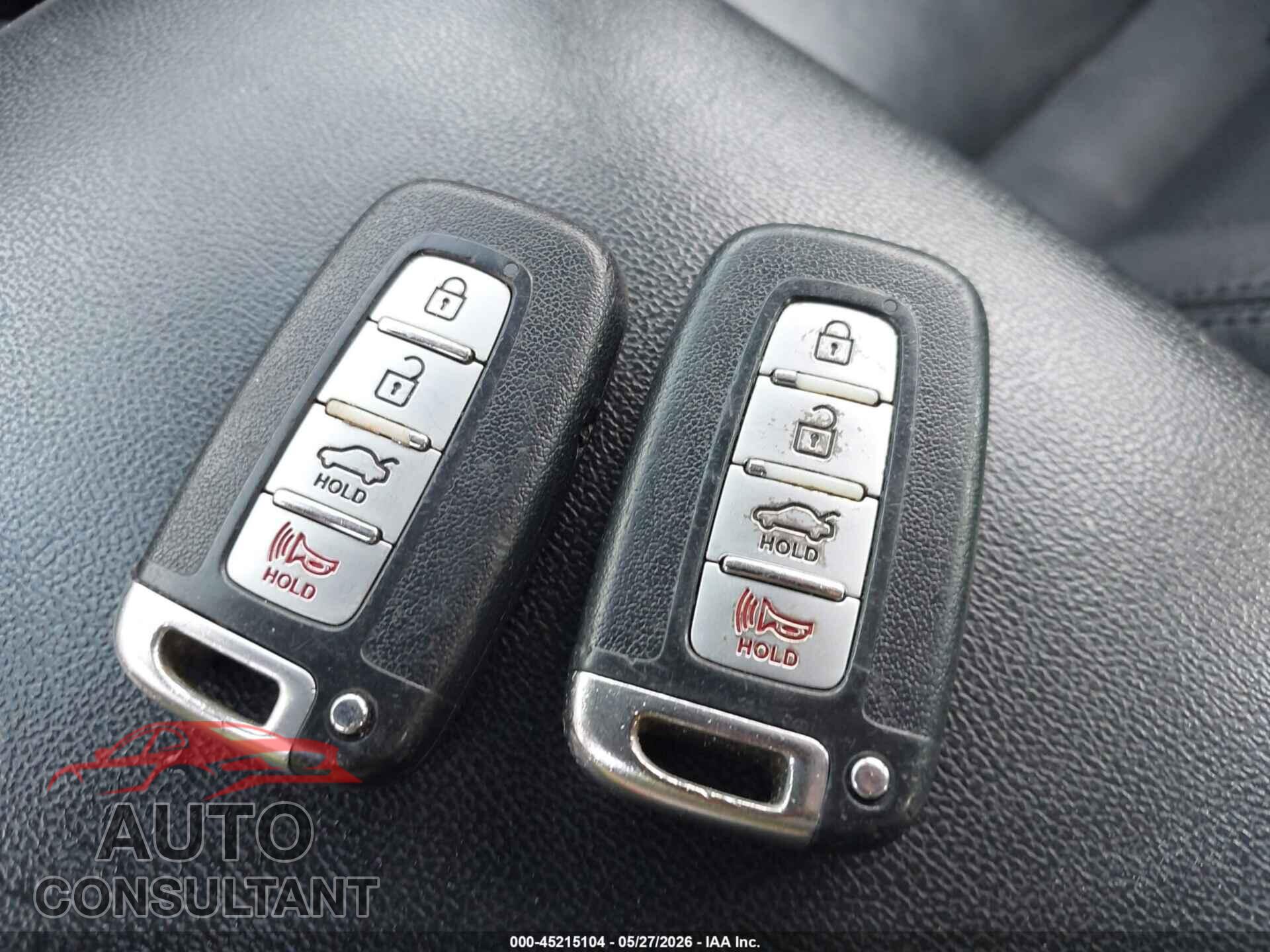 HYUNDAI GENESIS 2013 - KMHGC4DD2DU243944