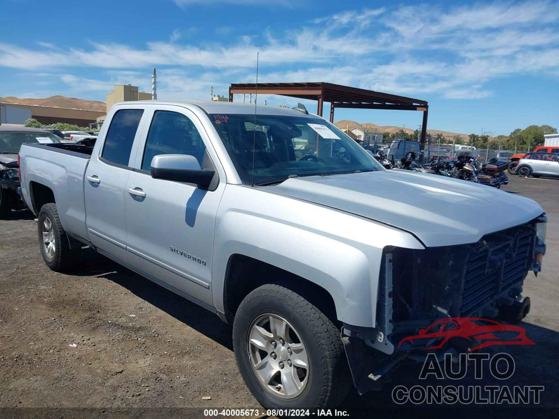 CHEVROLET SILVERADO 1500 2018 - 1GCRCREC0JZ150595