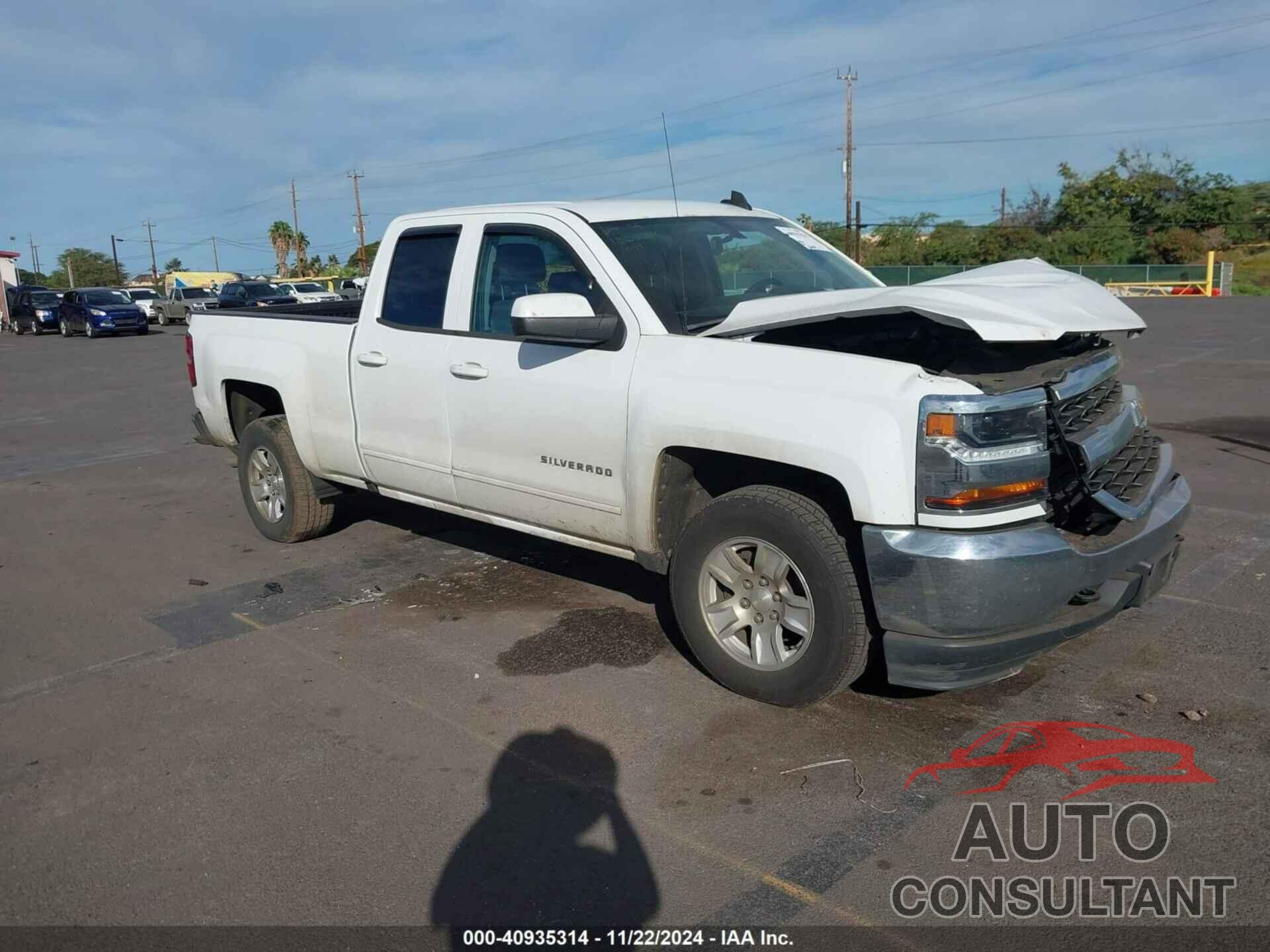 CHEVROLET SILVERADO 1500 2018 - 1GCRCREH3JZ209764