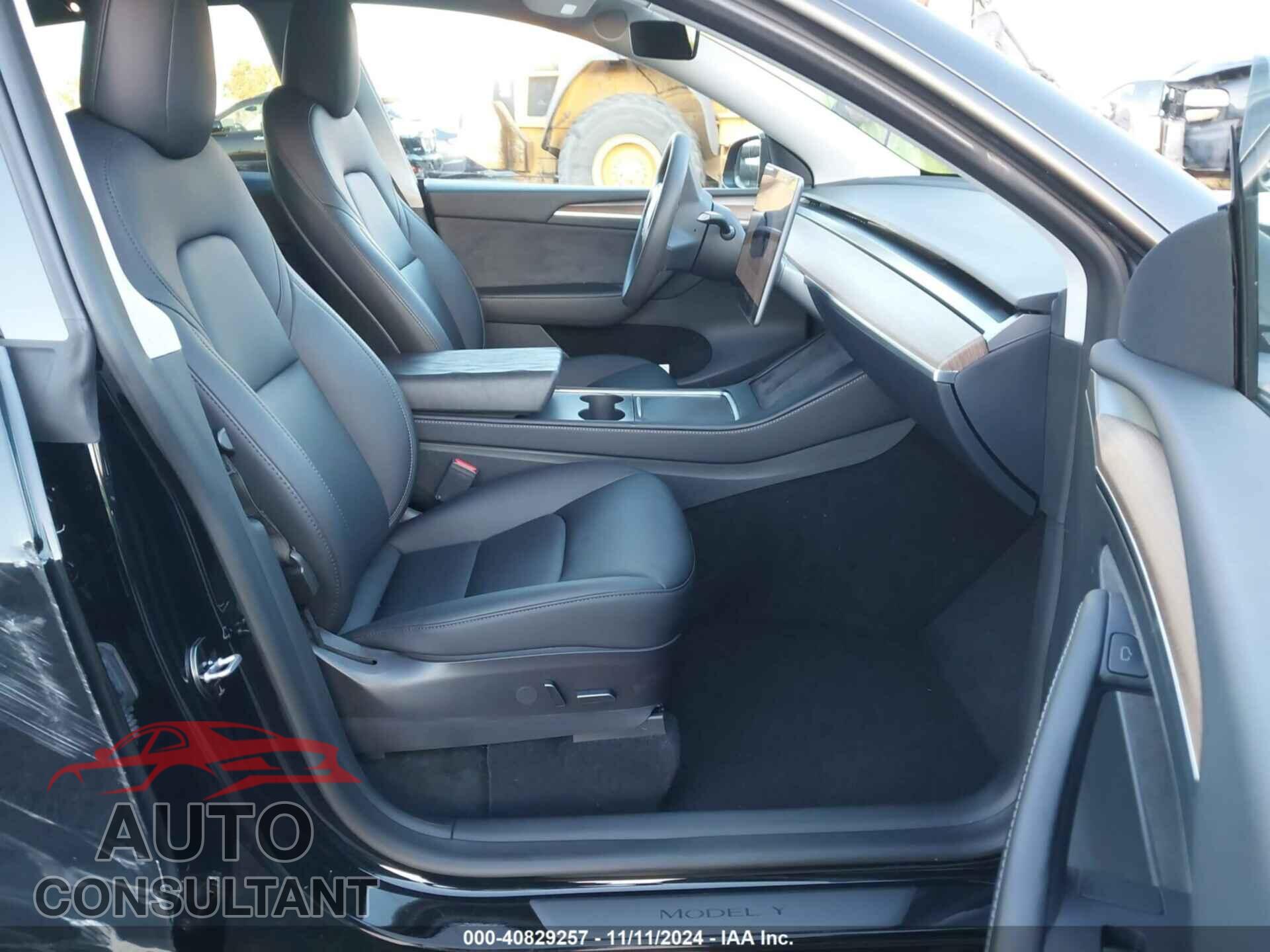 TESLA MODEL Y 2023 - 7SAYGDEF6PF668564