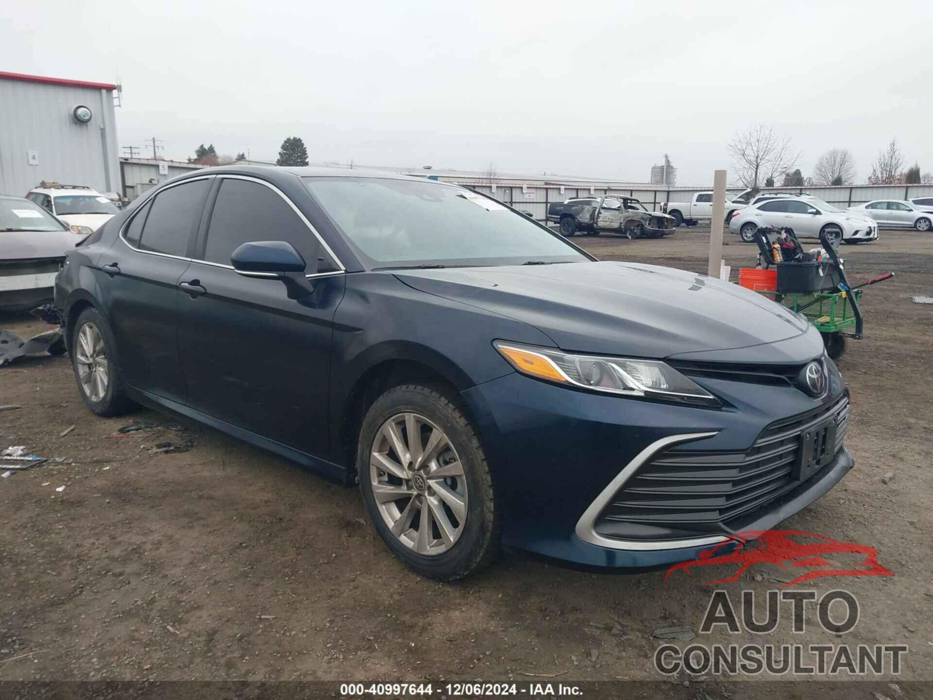 TOYOTA CAMRY 2021 - 4T1R11AK0MU440613
