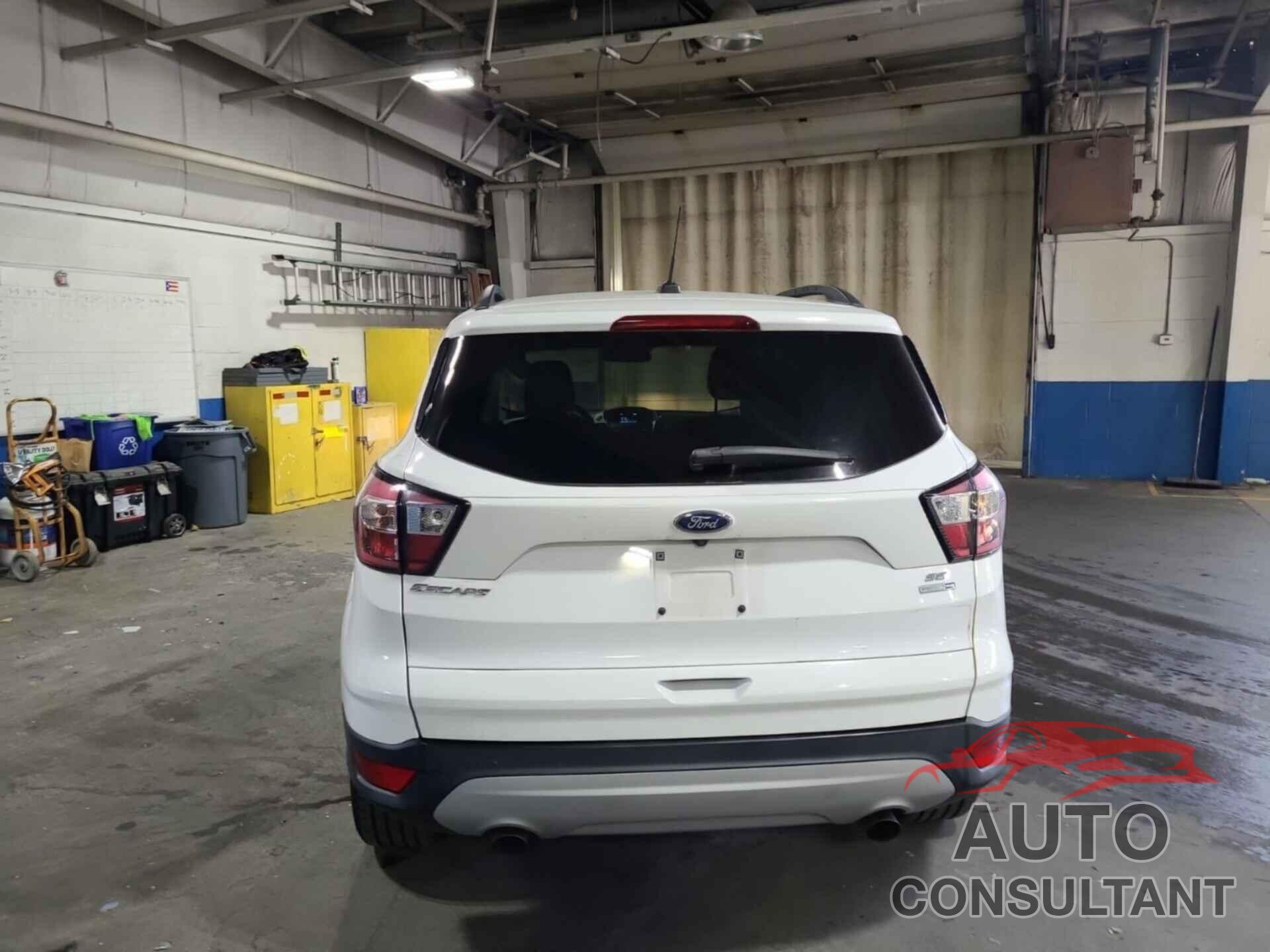 FORD ESCAPE 2018 - 1FMCU9GD0JUB17369