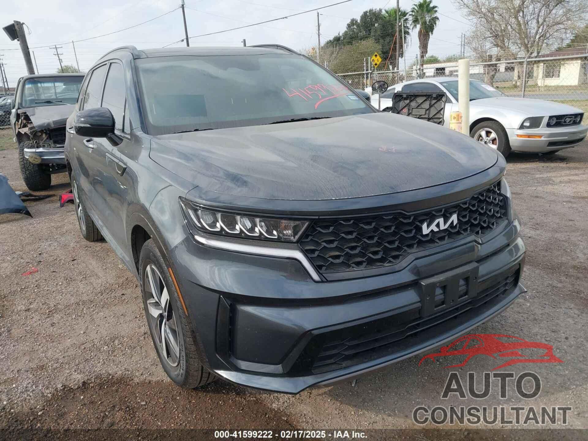 KIA SORENTO 2023 - 5XYRL4LC8PG246777