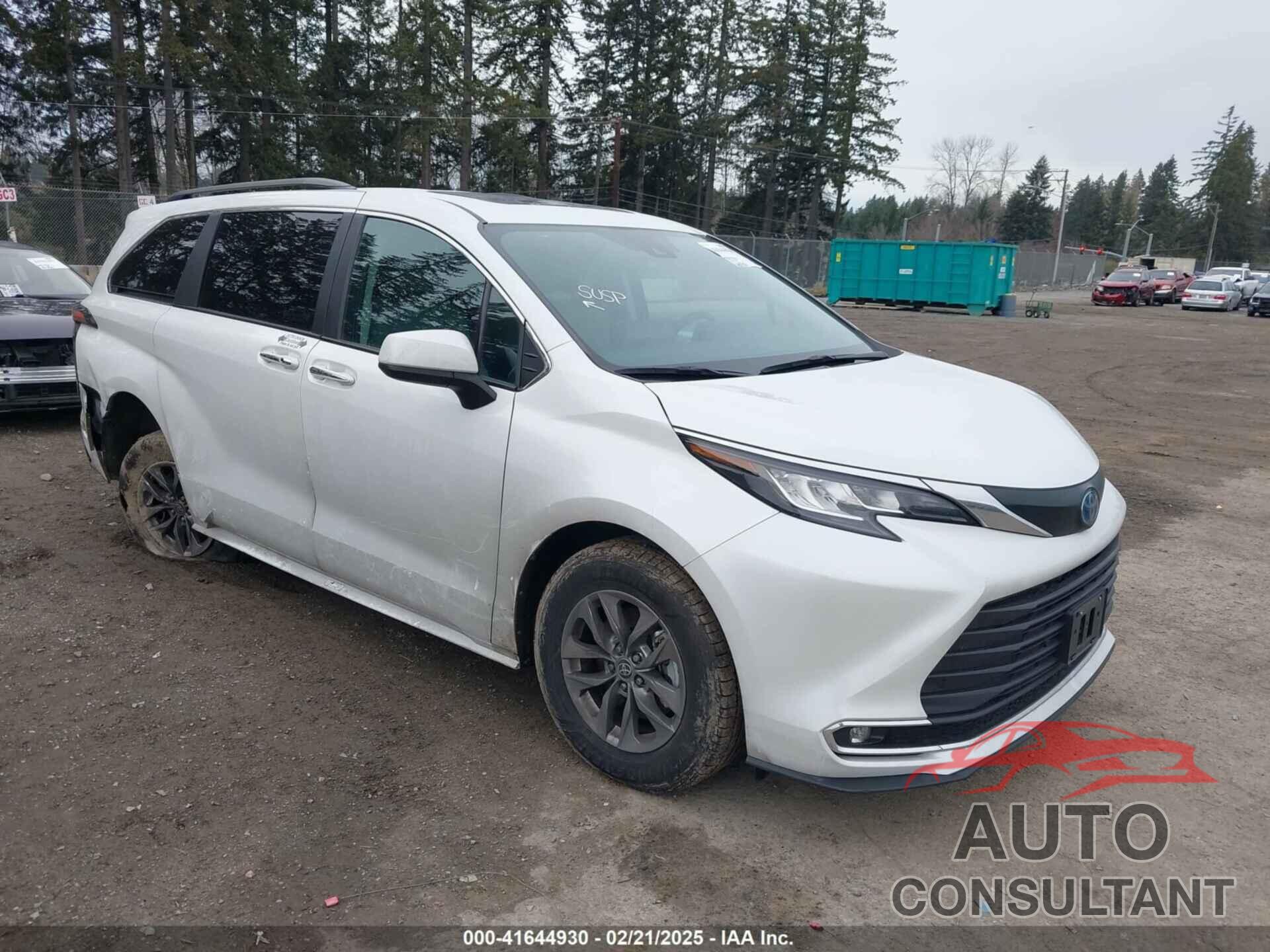 TOYOTA SIENNA 2023 - 5TDYRKEC2PS147984