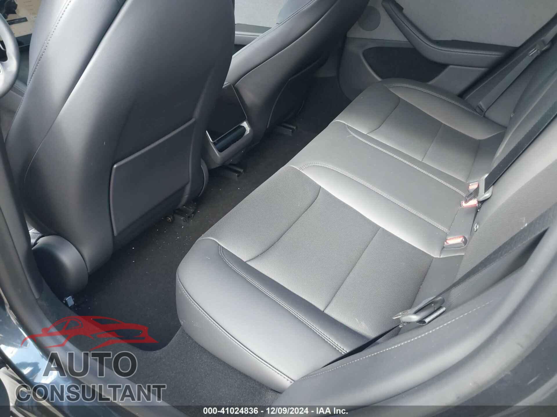 TESLA MODEL 3 2024 - 5YJ3E1EA5RF752734