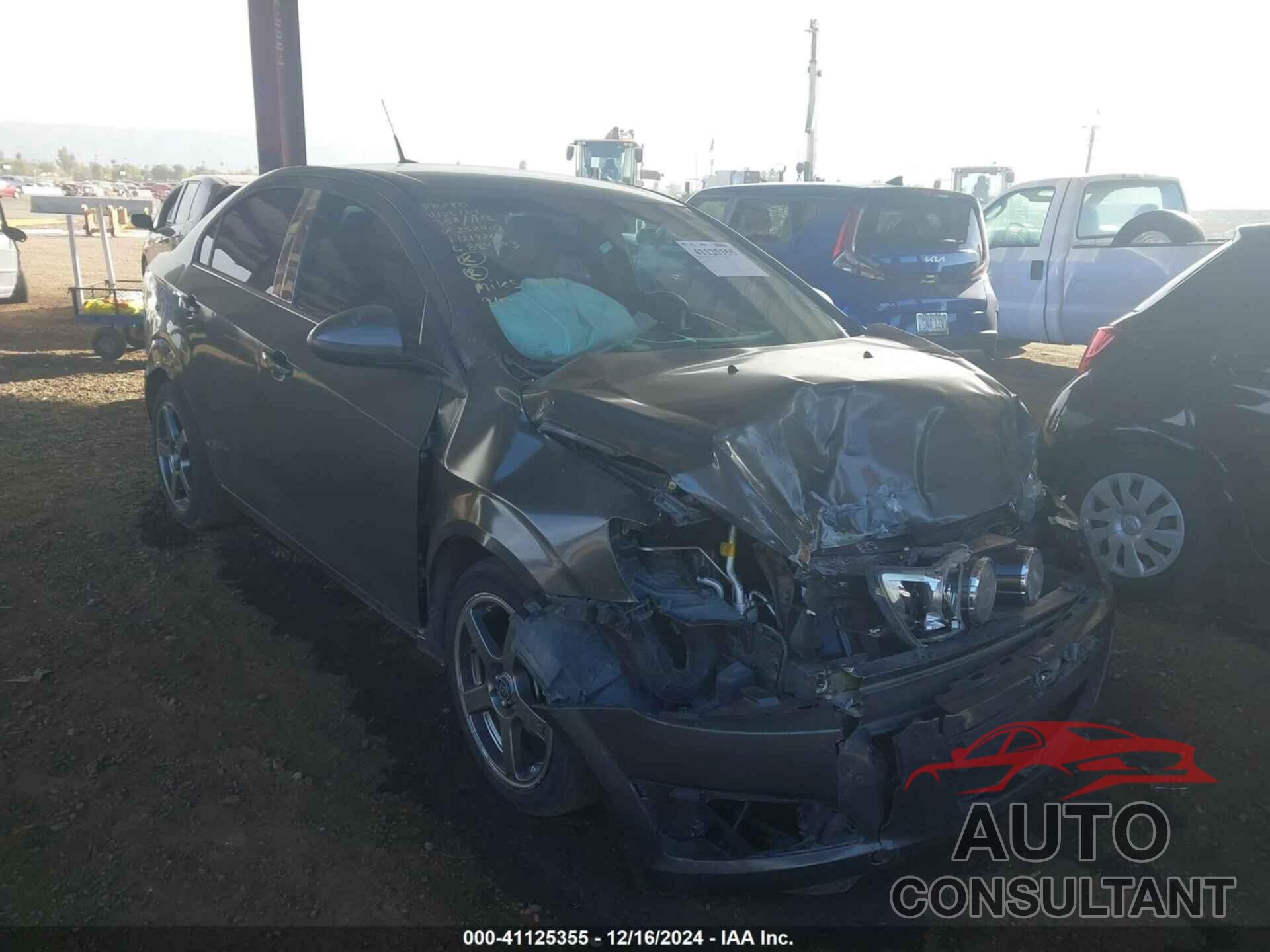 CHEVROLET SONIC 2013 - 1G1JC5SH2D4252402