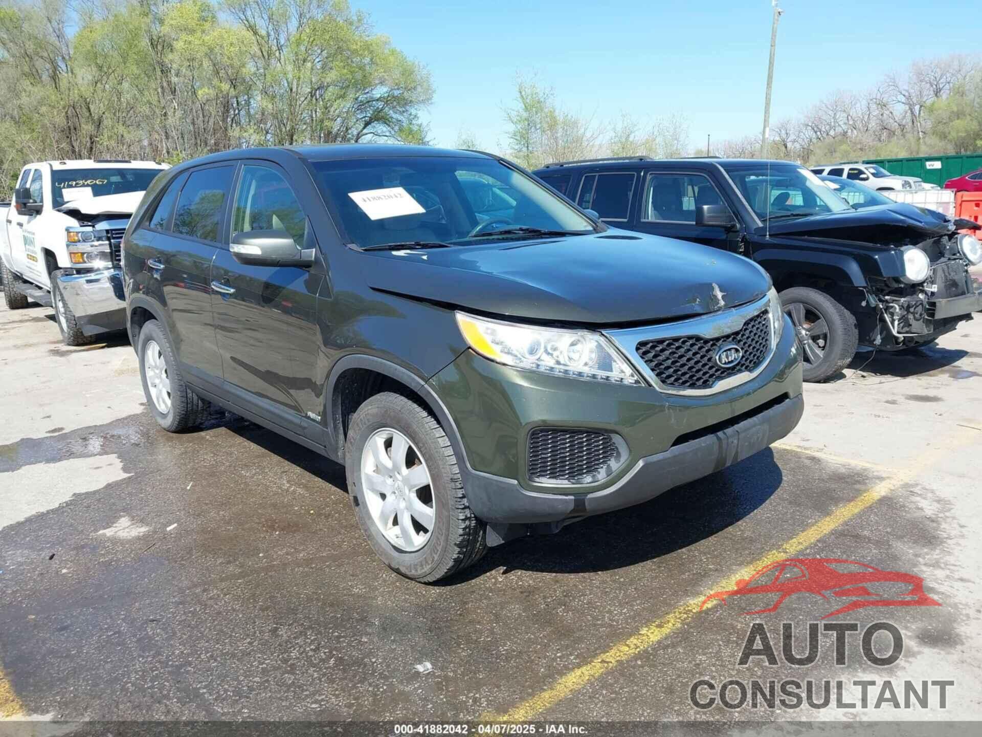 KIA SORENTO 2011 - 5XYKTCA17BG139970