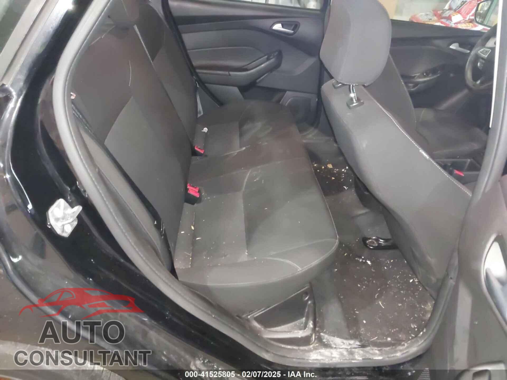 FORD FOCUS 2017 - 1FADP3F22HL292063
