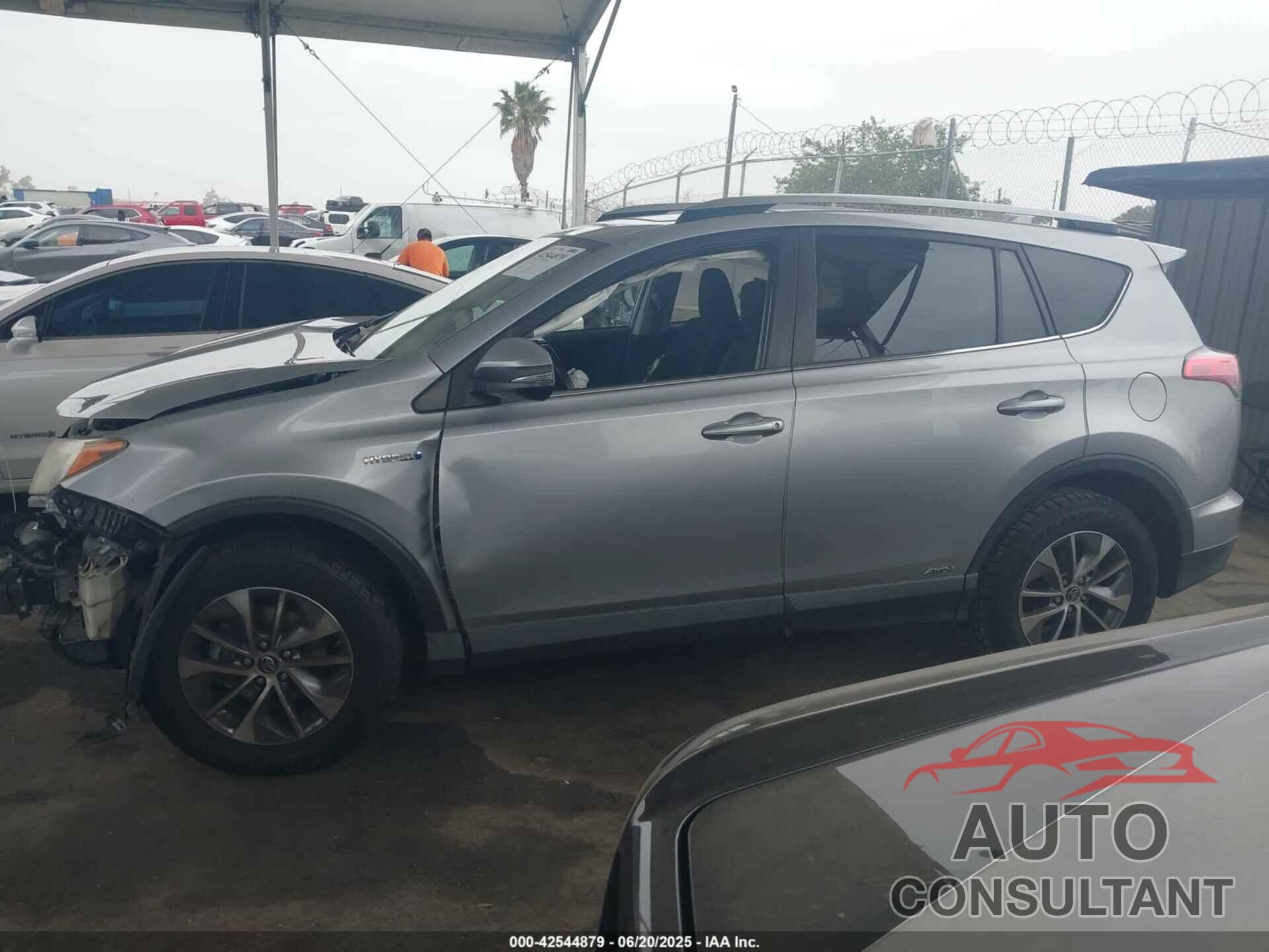 TOYOTA RAV4 HYBRID 2017 - JTMRJREV4HD147293