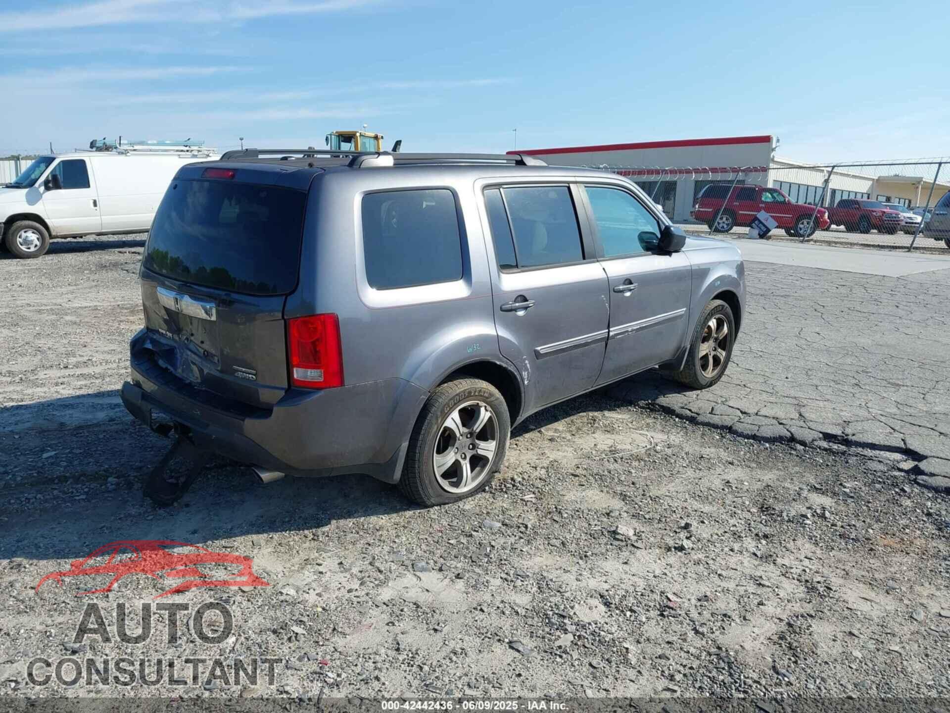 HONDA PILOT 2015 - 5FNYF4H30FB067845