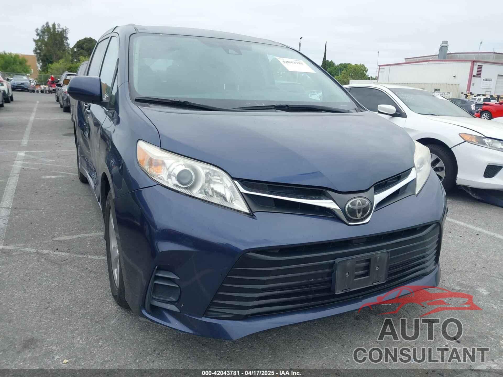 TOYOTA SIENNA 2018 - 5TDKZ3DC6JS931590
