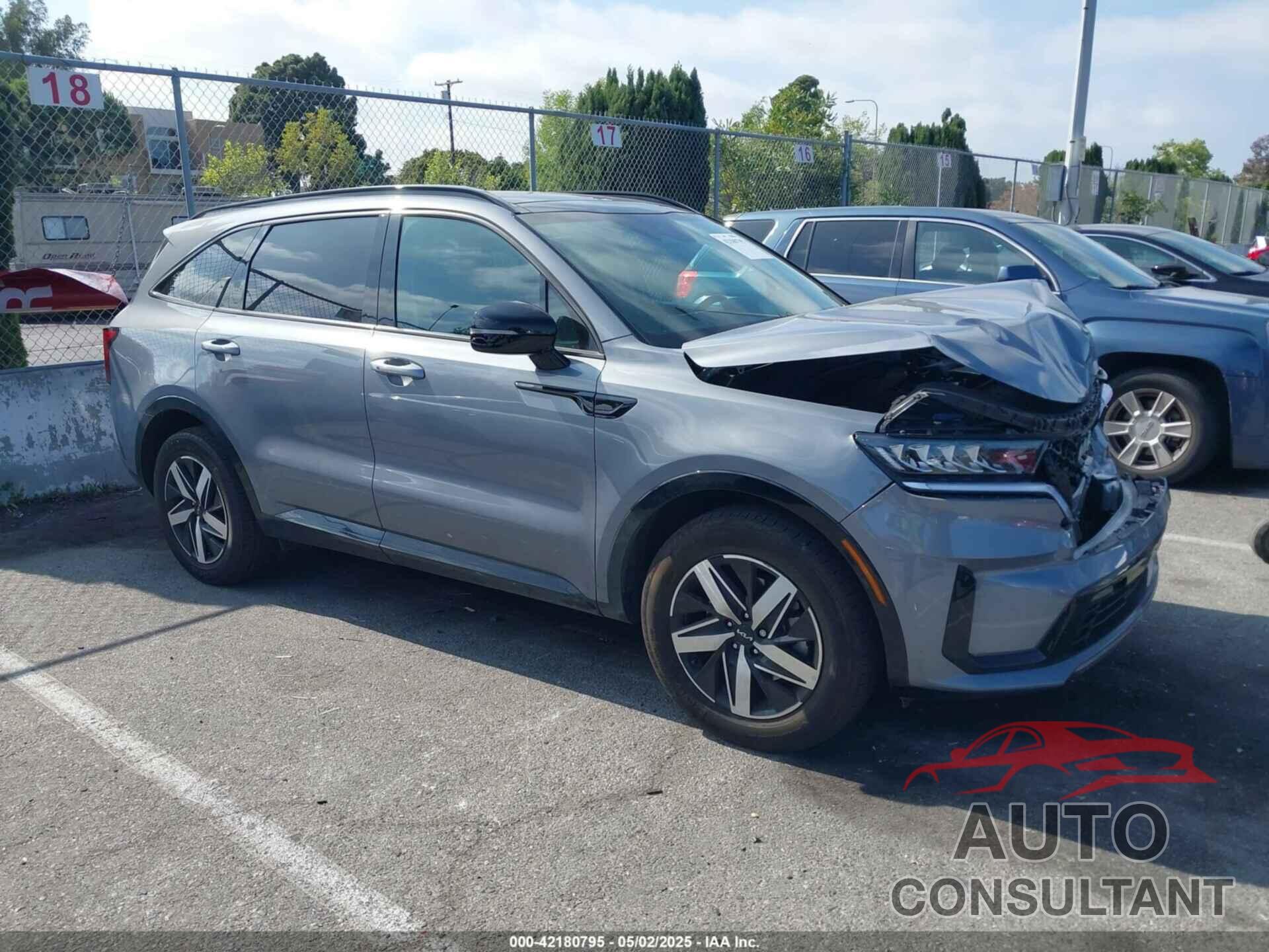 KIA SORENTO 2023 - 5XYRL4LC6PG245613