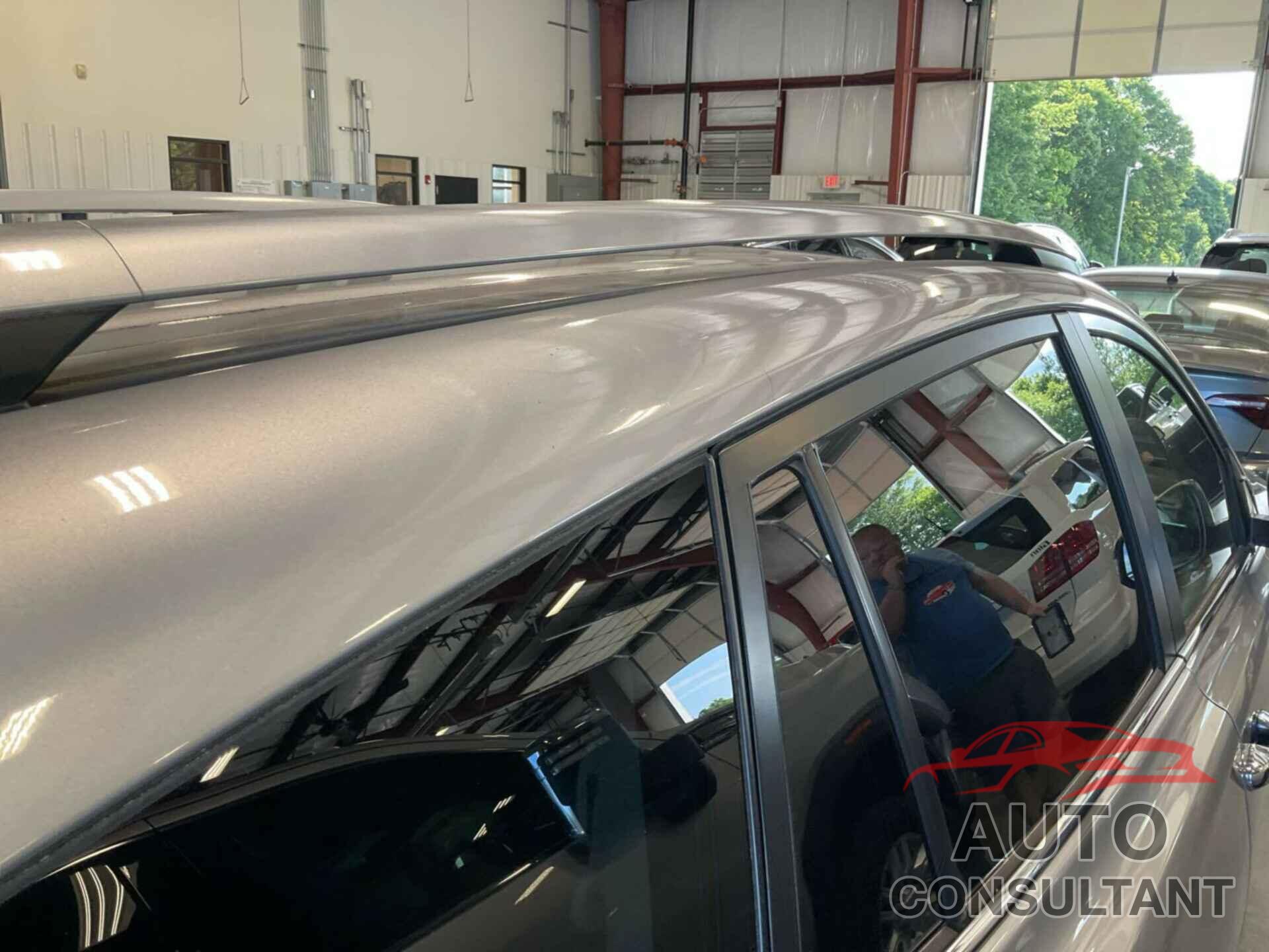 TOYOTA RAV4 HV 2018 - JTMDJREV7JD220205