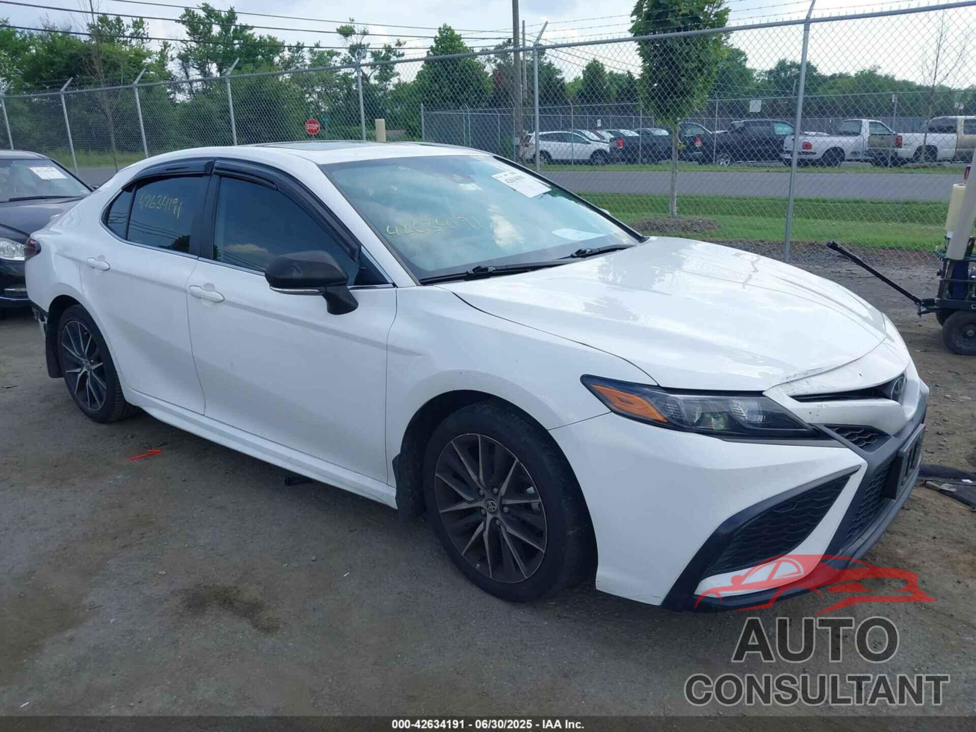 TOYOTA CAMRY 2022 - 4T1G11AK0NU709413