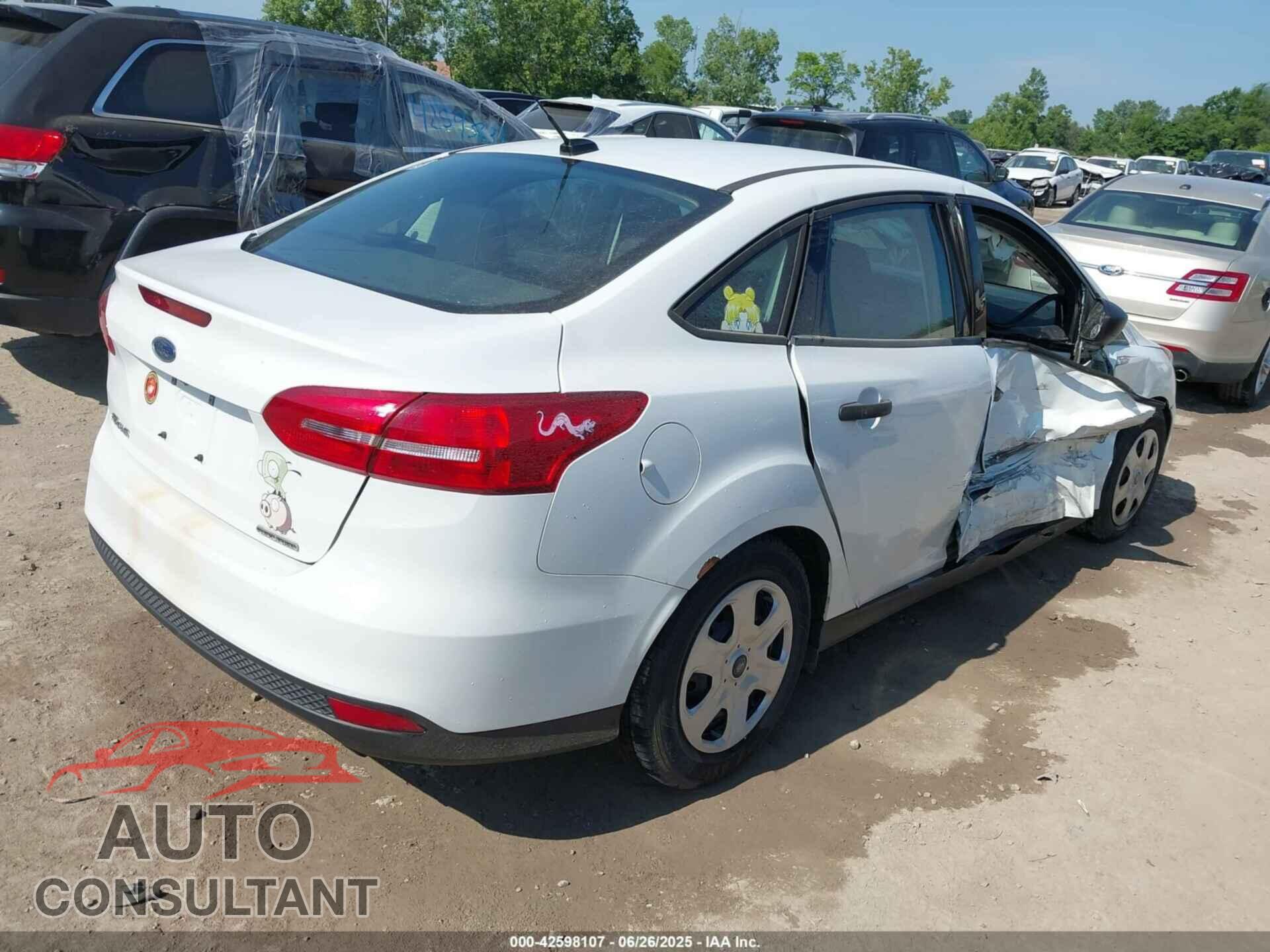 FORD FOCUS 2015 - 1FADP3E26FL217266