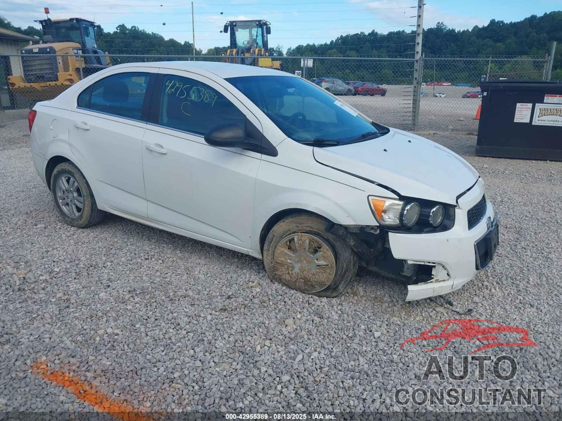 CHEVROLET SONIC 2013 - 1G1JC5SH8D4160372