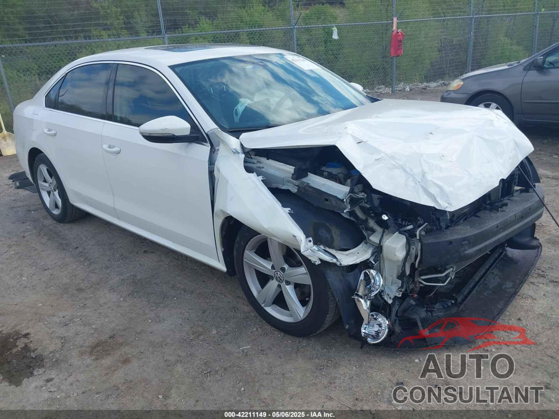 VOLKSWAGEN PASSAT 2012 - 1VWBH7A33CC066044