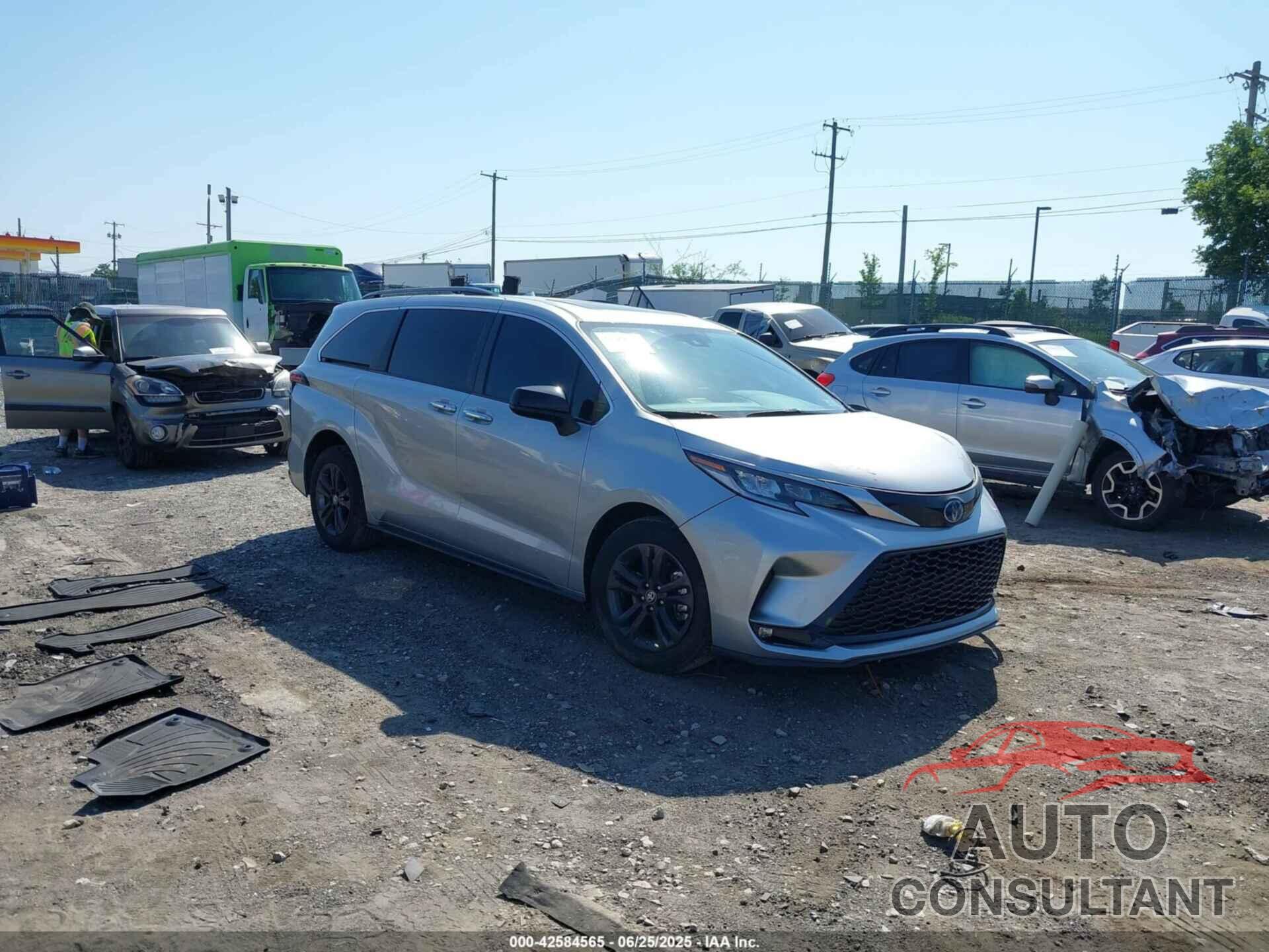 TOYOTA SIENNA 2024 - 5TDXSKFC8RS127174