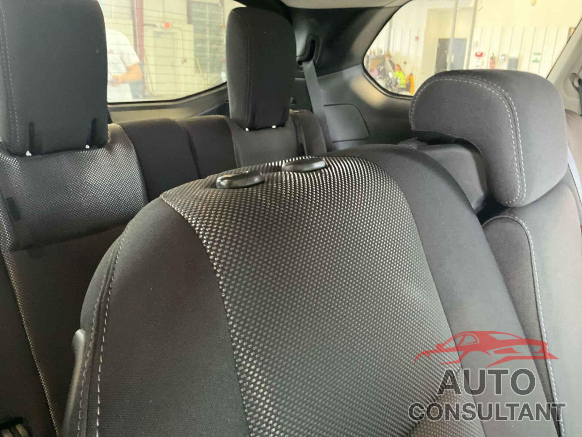 NISSAN PATHFINDER 2019 - 5N1DR2MN7KC640177