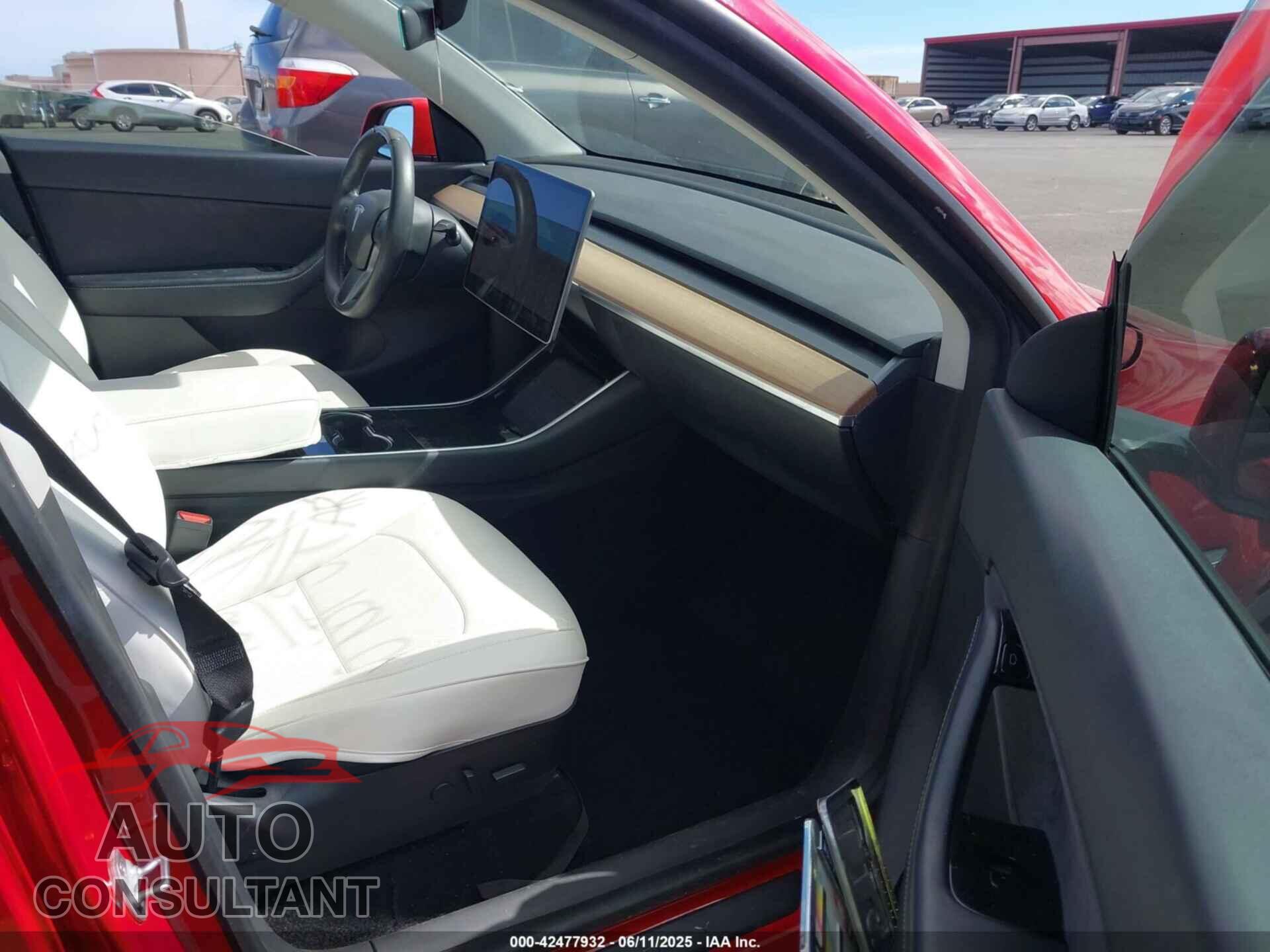 TESLA MODEL Y 2020 - 5YJYGDEF0LF039096