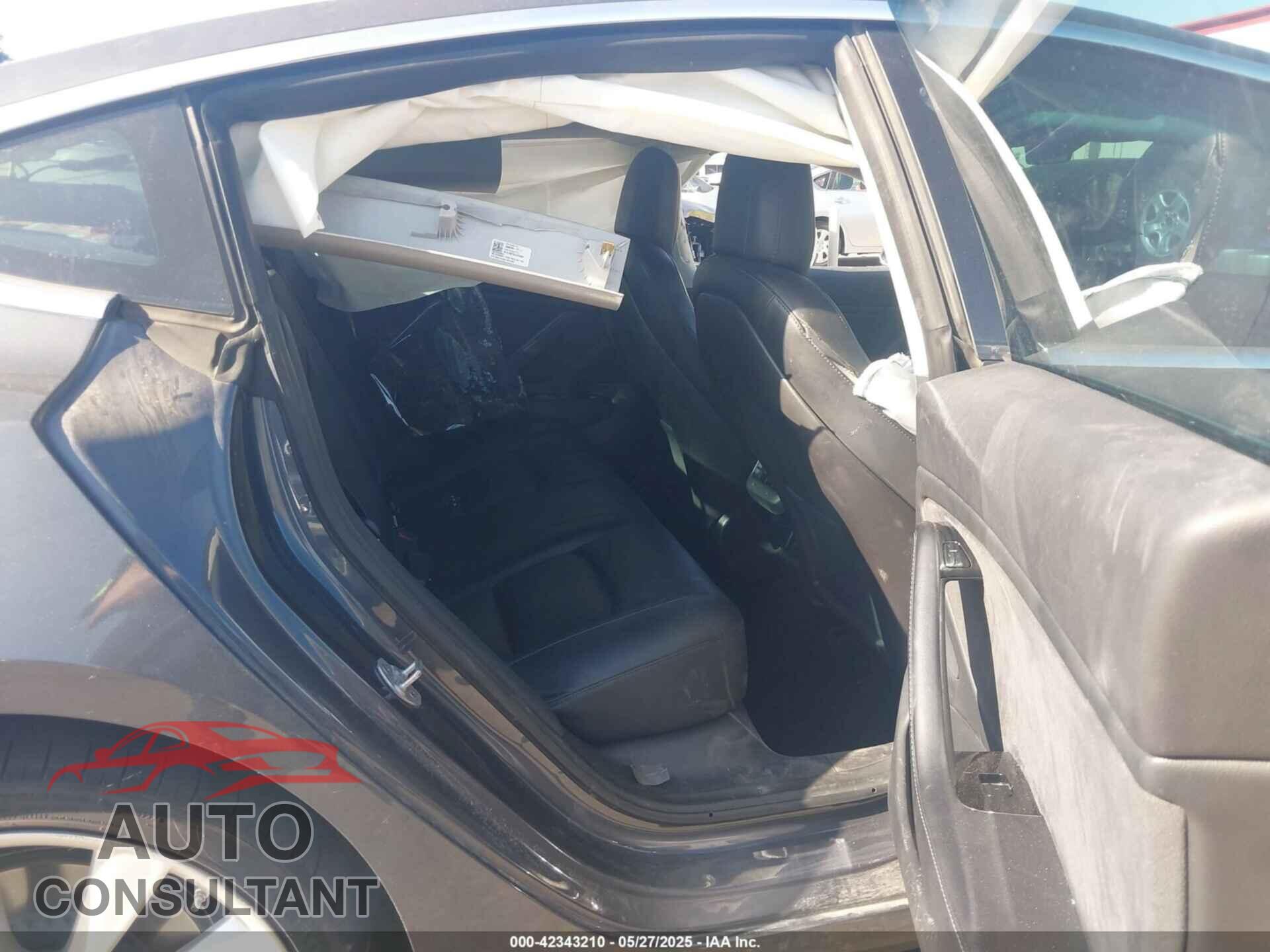 TESLA MODEL 3 2018 - 5YJ3E1EB8JF083257