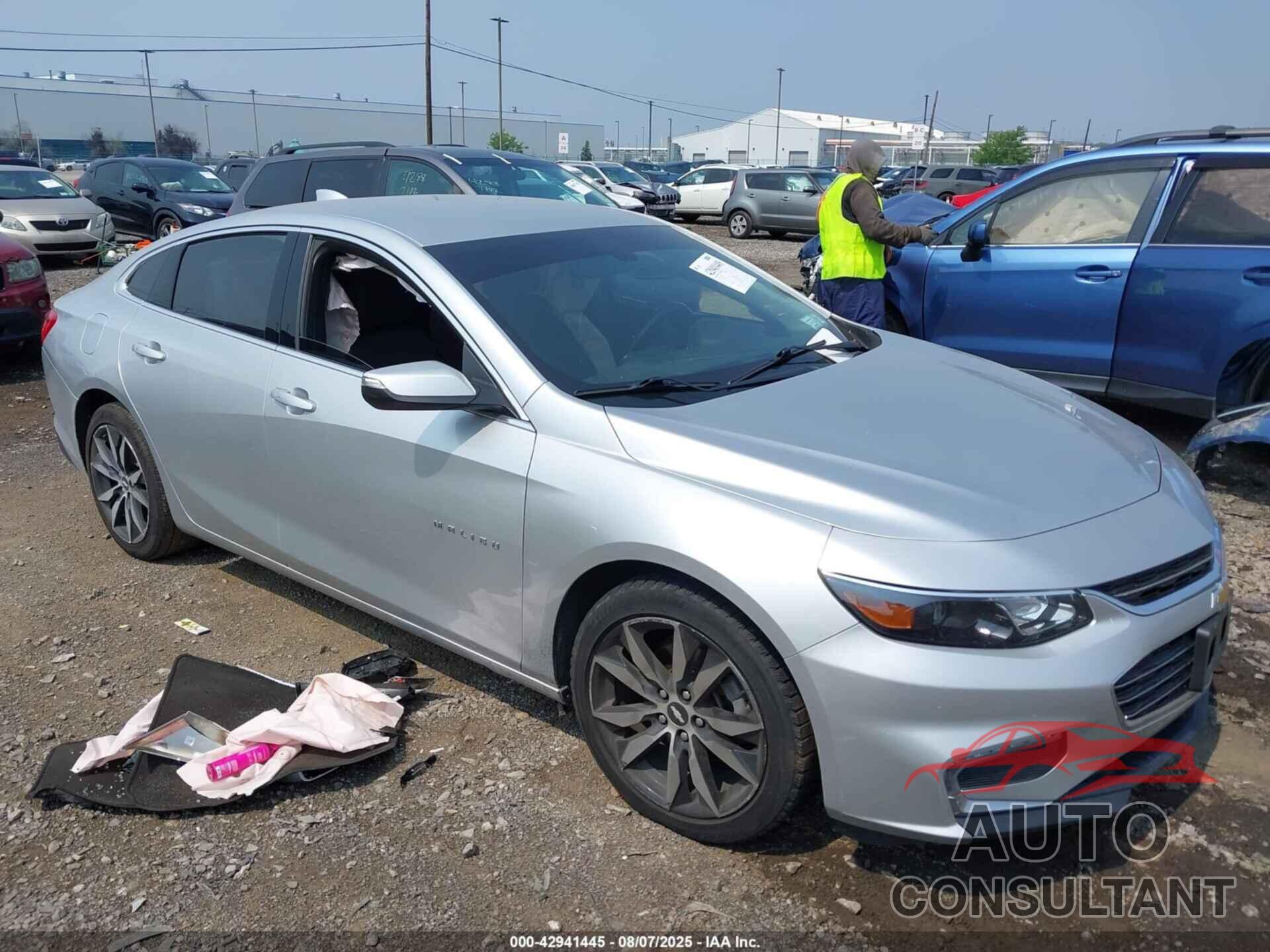 CHEVROLET MALIBU 2018 - 1G1ZD5ST8JF270861