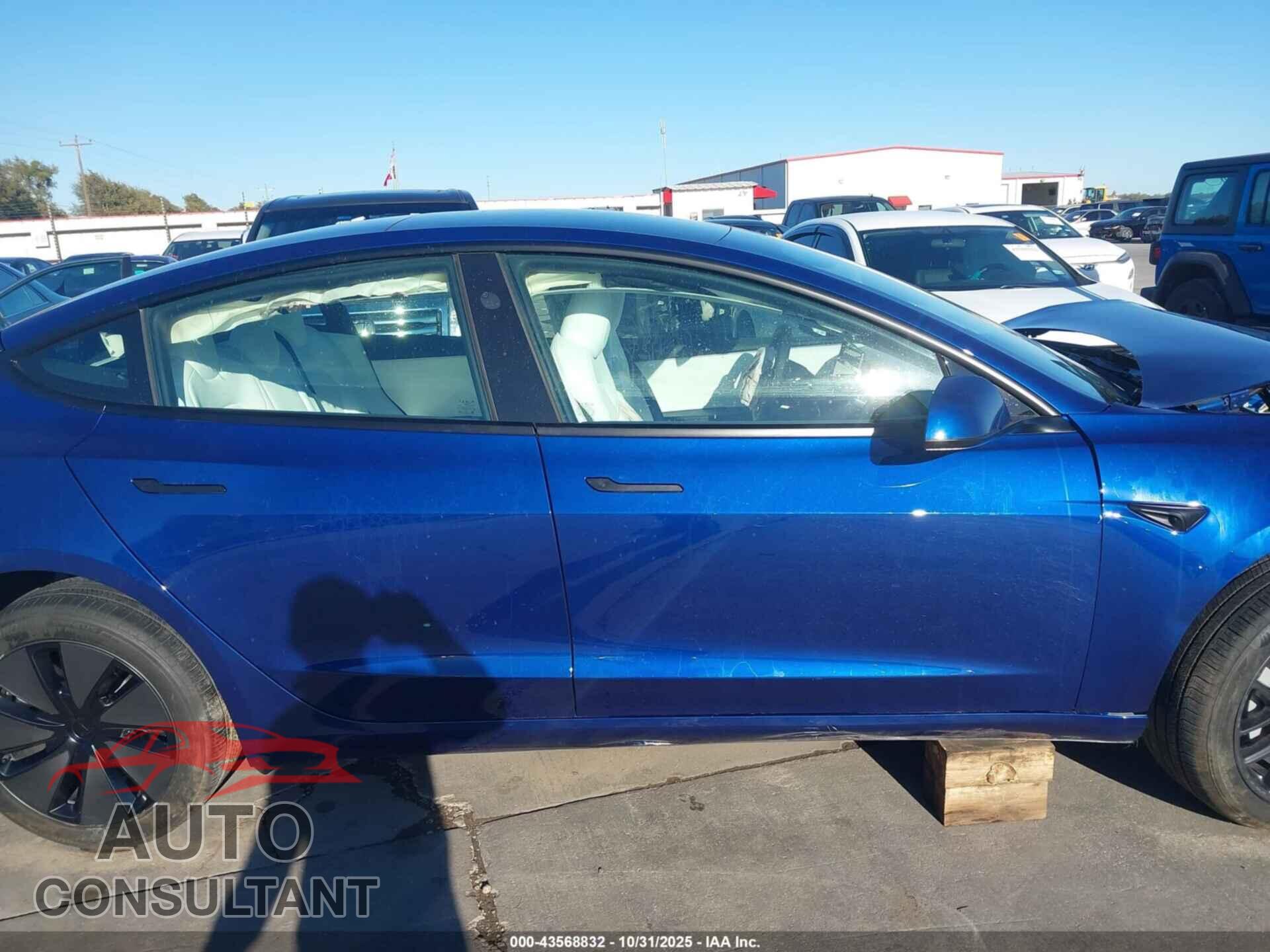TESLA MODEL 3 2025 - 5YJ3E1EA4SF045775