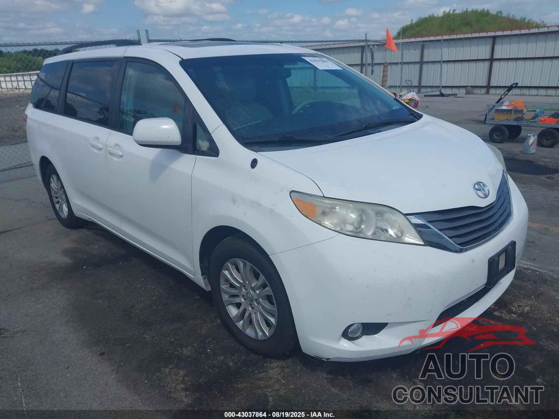 TOYOTA SIENNA 2011 - 5TDYK3DC5BS160068