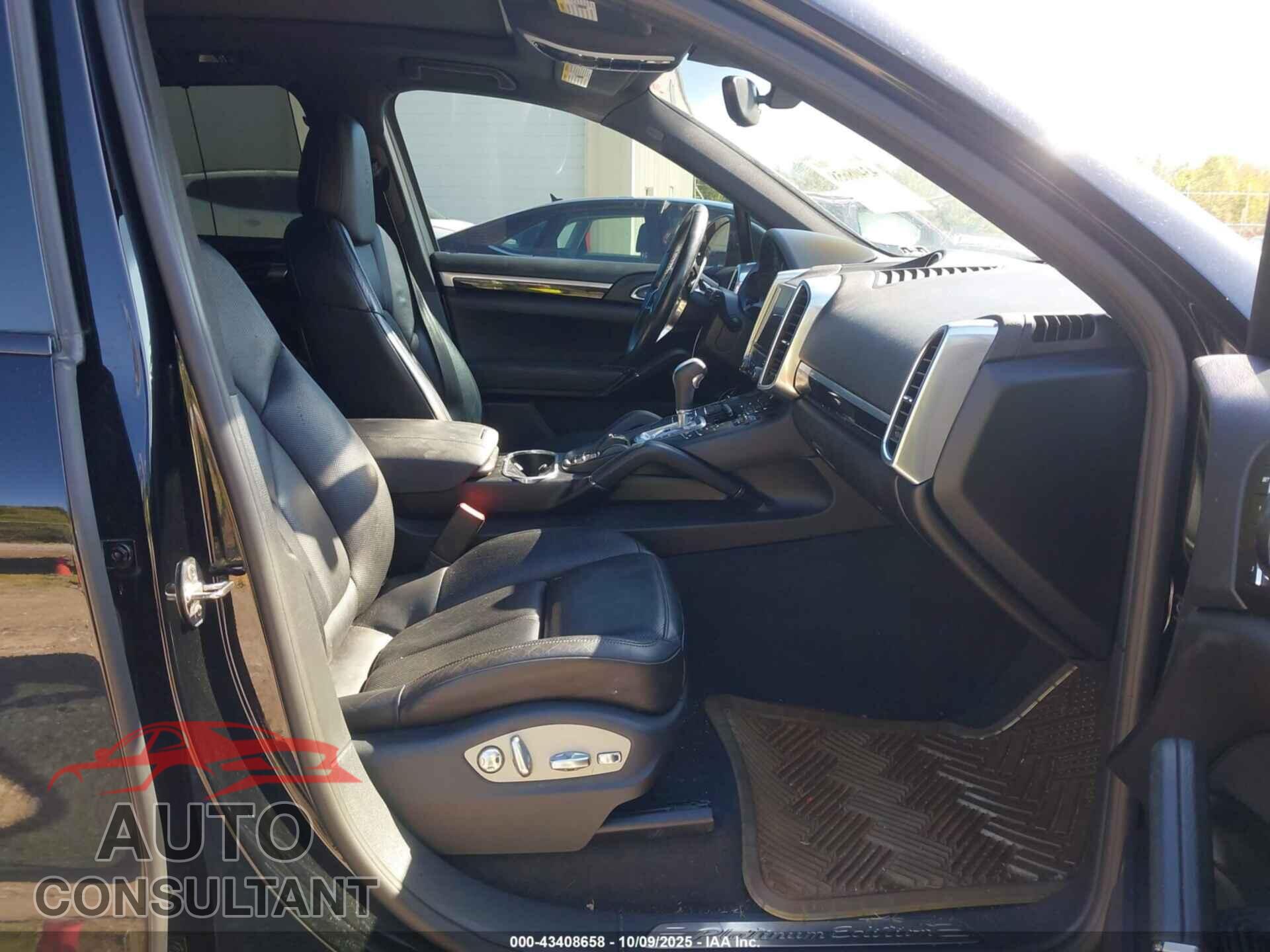 PORSCHE CAYENNE 2017 - WP1AA2A24HKA82438