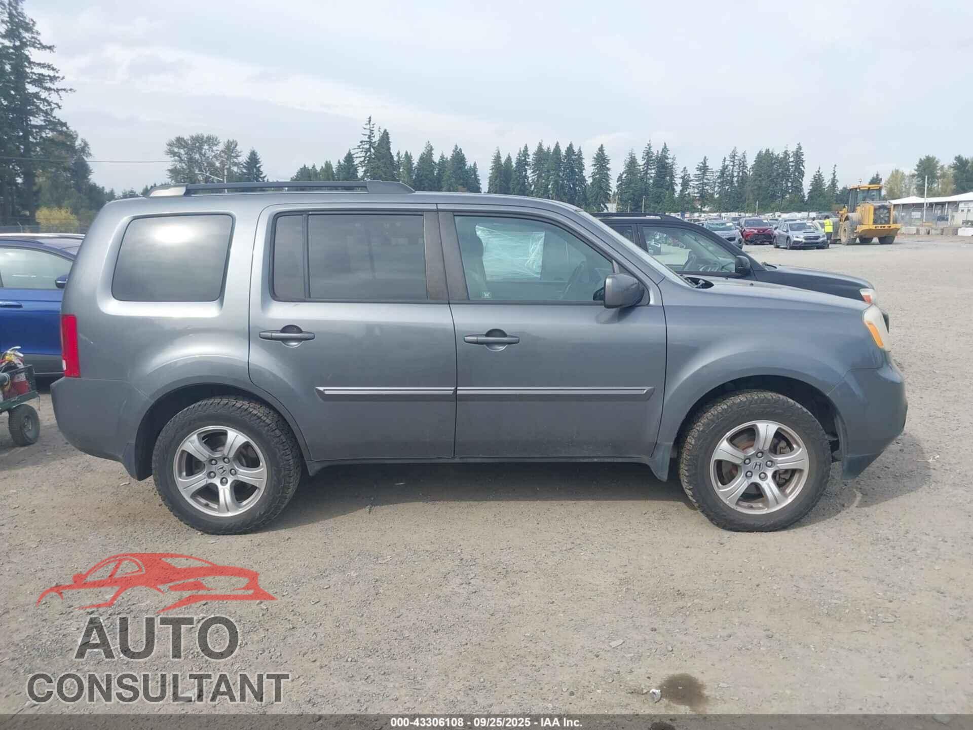 HONDA PILOT 2012 - 5FNYF4H44CB001044